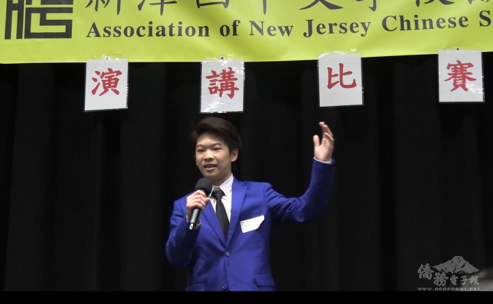 高年級第一名許博荃表示口罩下的喜怒哀樂被遮擋，口罩像面具一樣，成為最好的偽裝道具