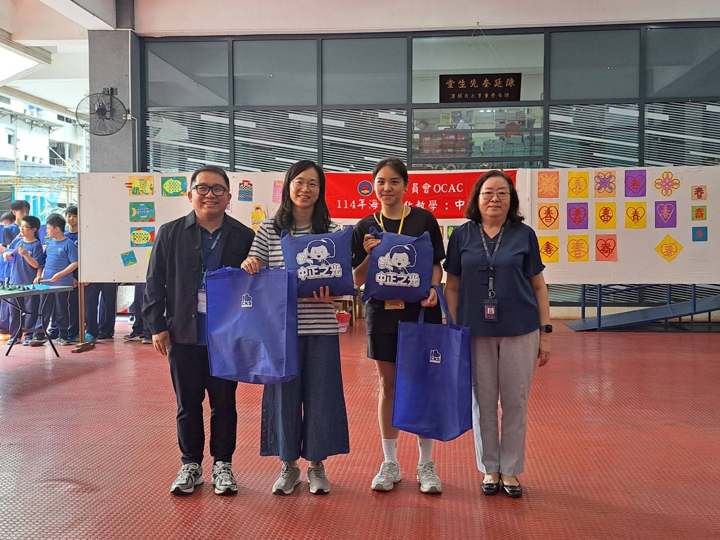 文化講座教師趙翊恩與陳怡安親自指導，學生熱情參與，現場氣氛熱烈。