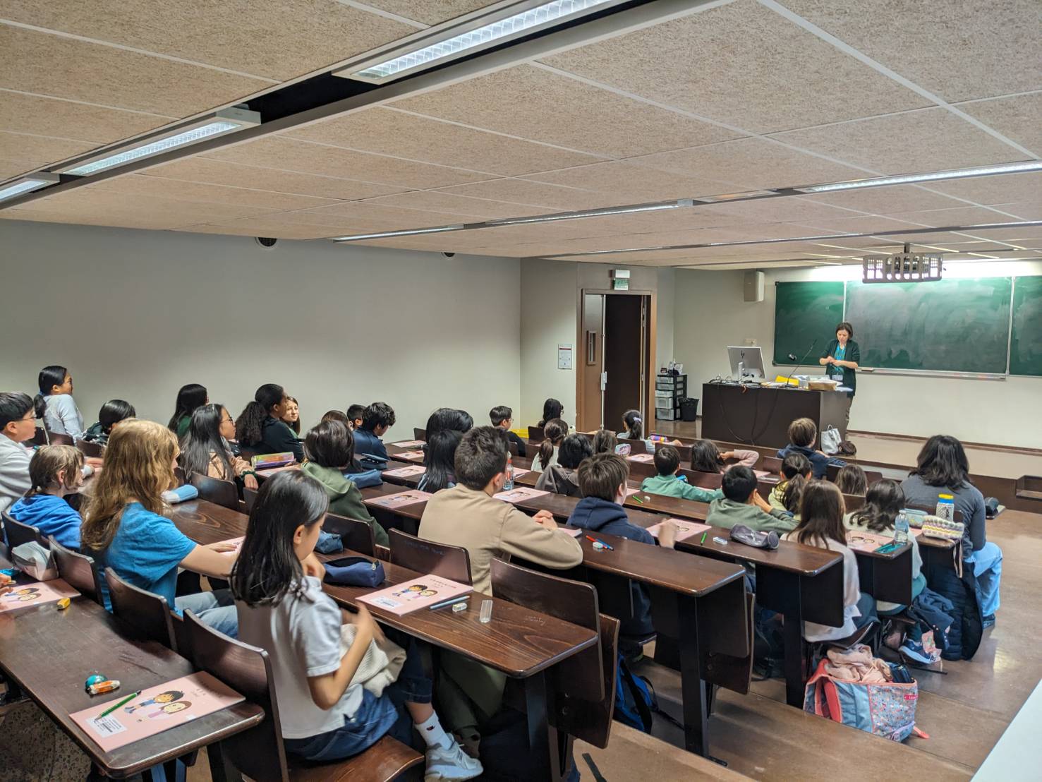 書硯藝術文化學校學生在巴黎東方語文學院踴躍參加兒童萌芽級華測CCCC