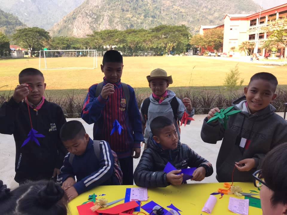 小學初中學生體驗剪春字