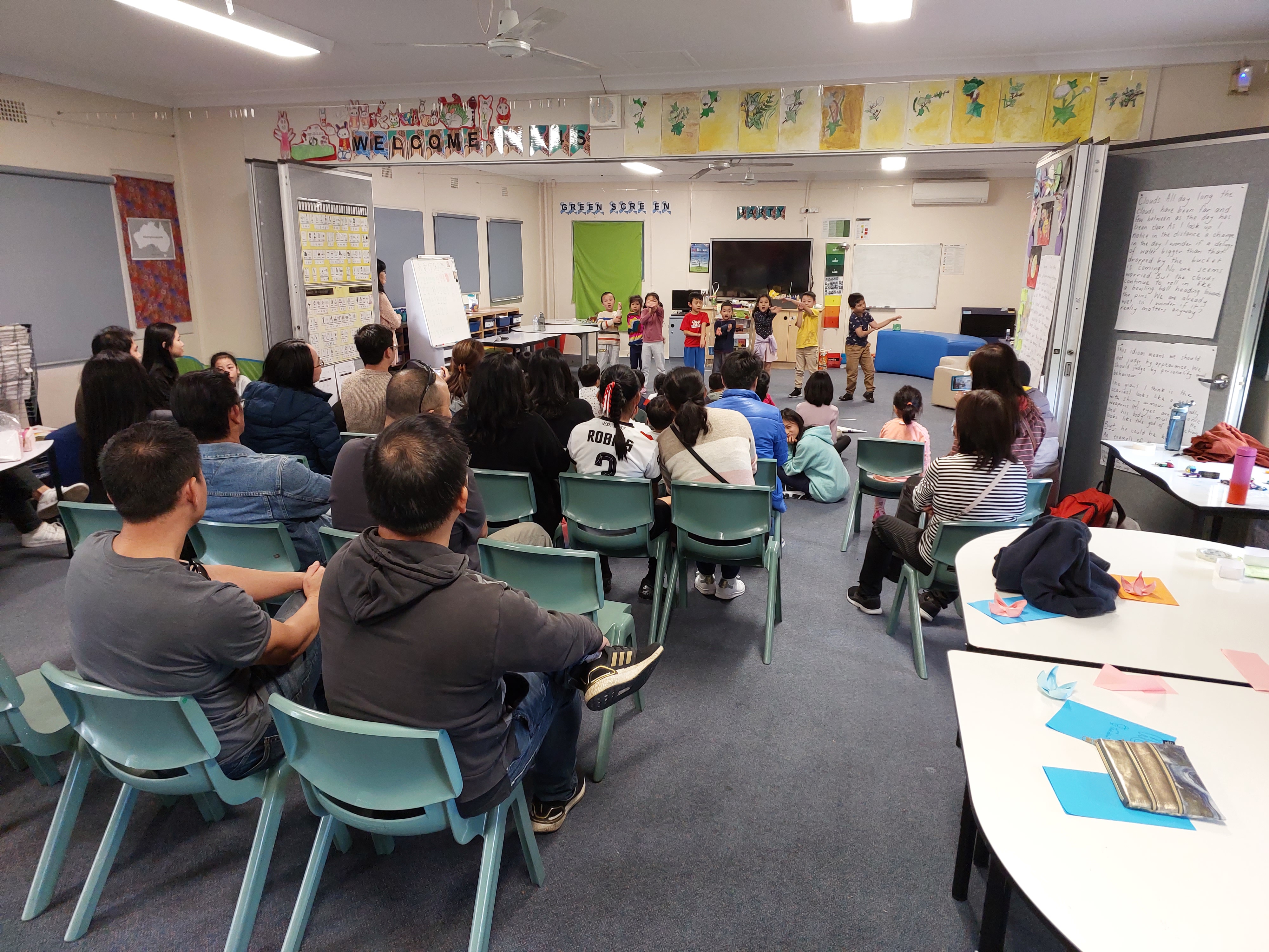 幼兒班同學表演母象帶小象