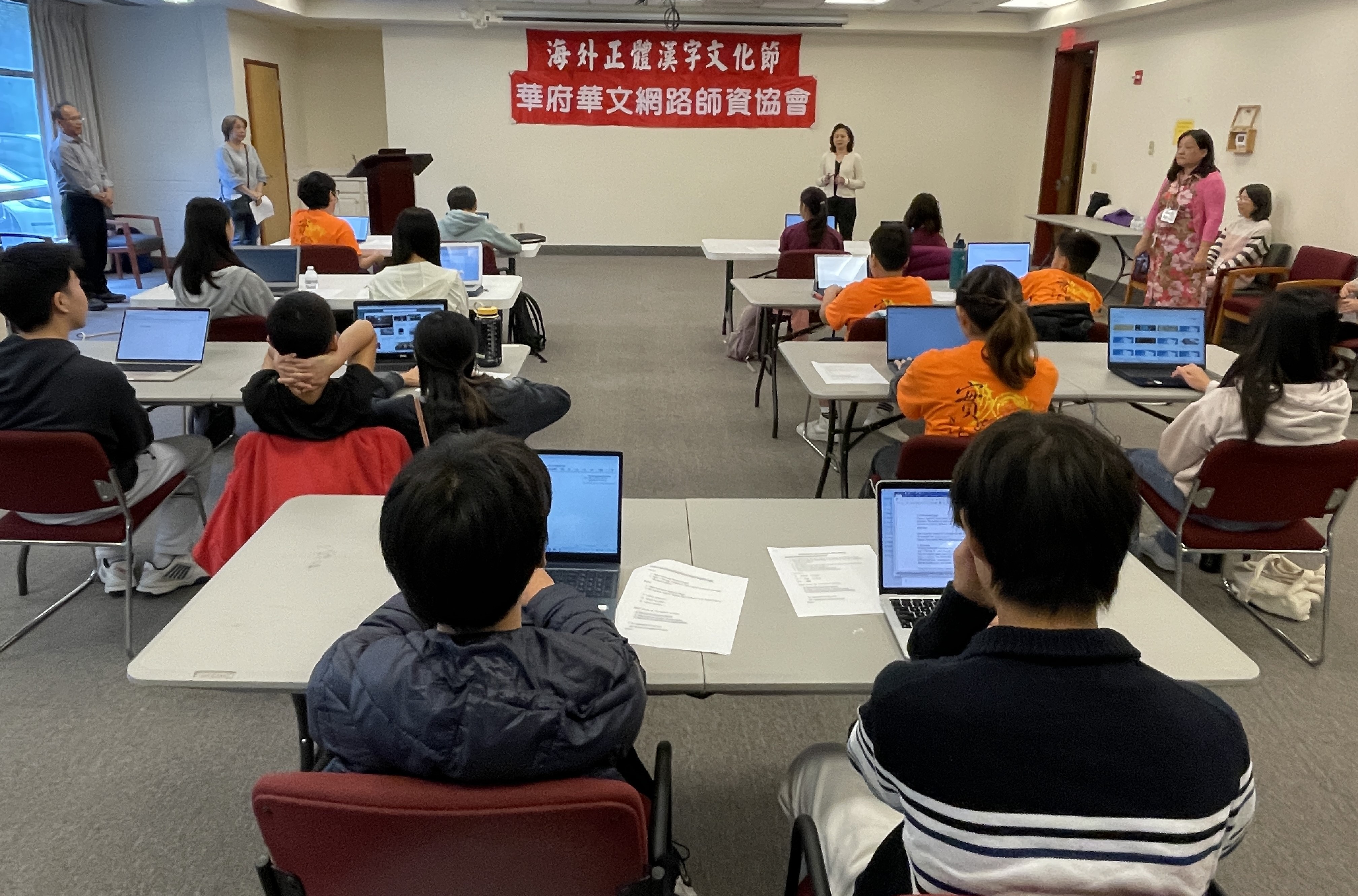 文教中心副主任楊佳欣應邀致詞