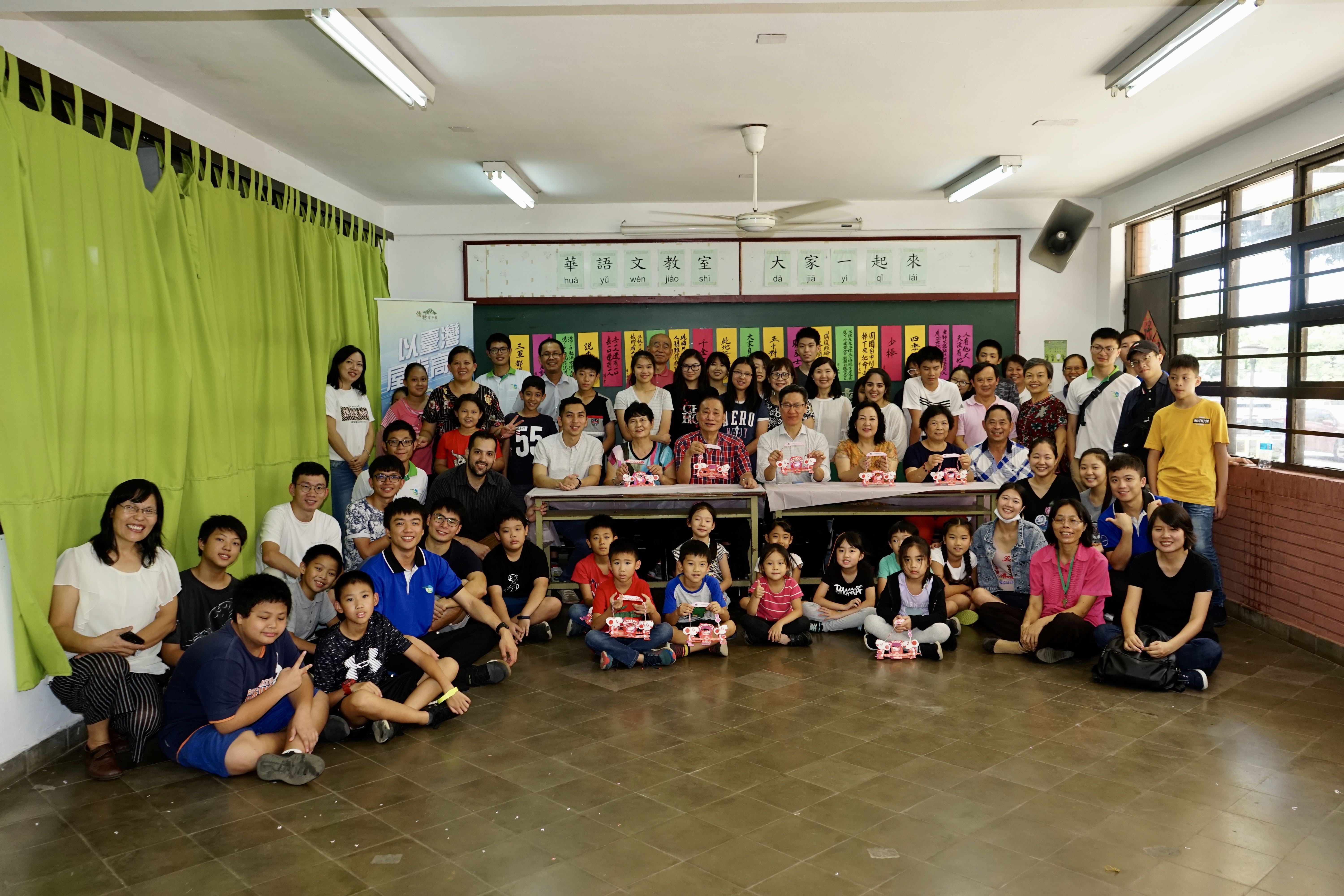 巴拉圭孔教中心中正學校在新學期開學當日舉行「猜燈謎 滾元宵」文化活動