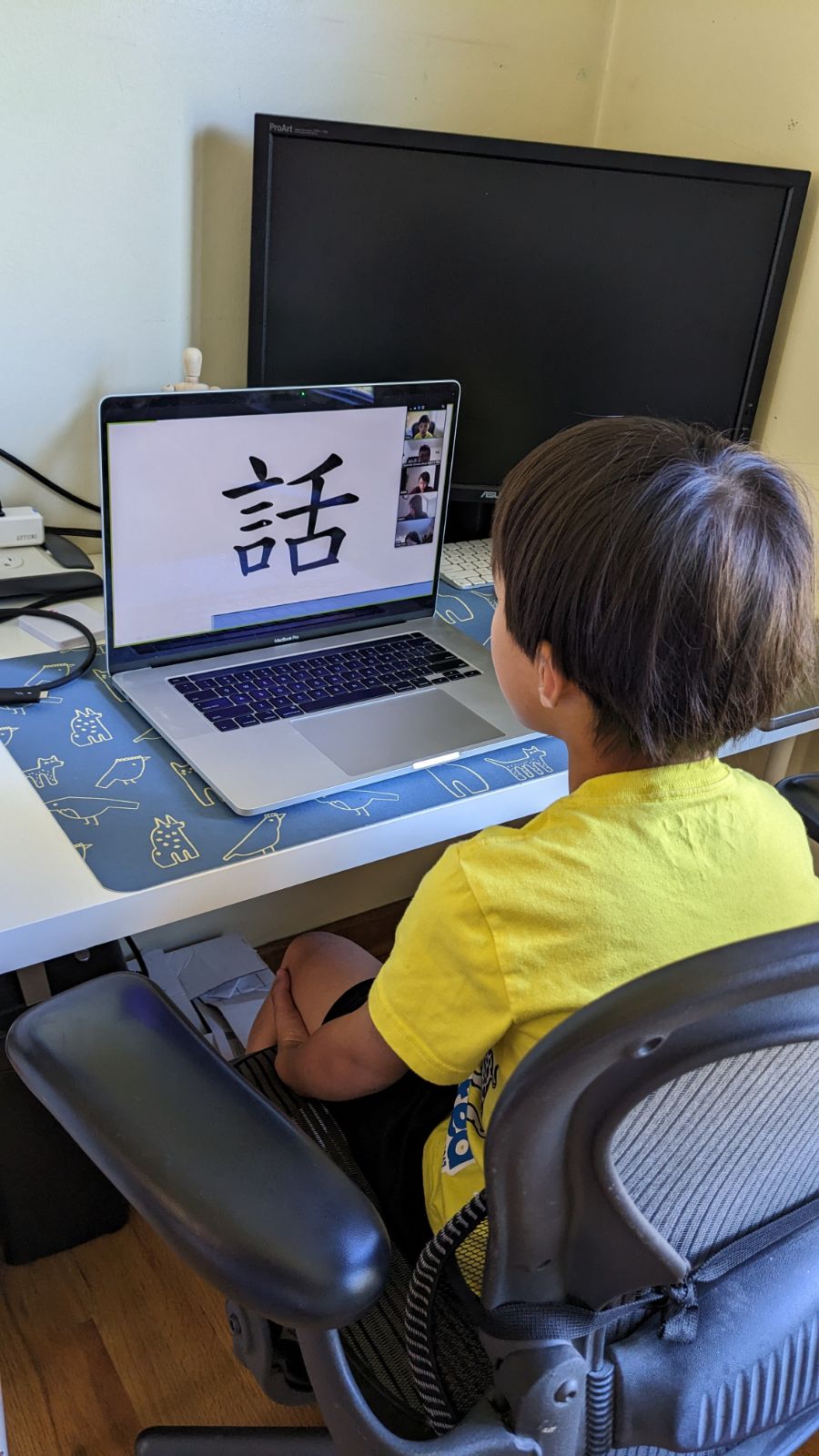 10 月 19 日 學生在家裡參加識字檢定