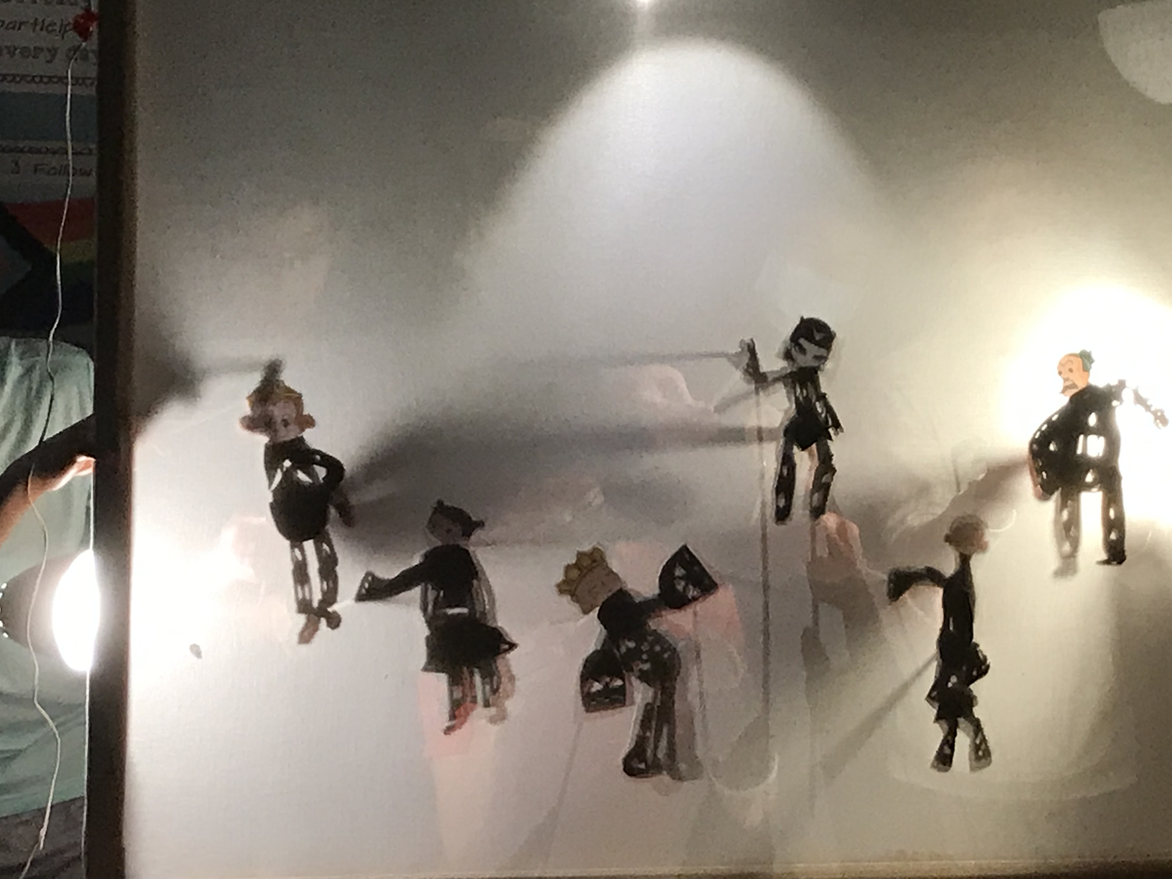 男生組同學們所製作的皮影戲偶合照