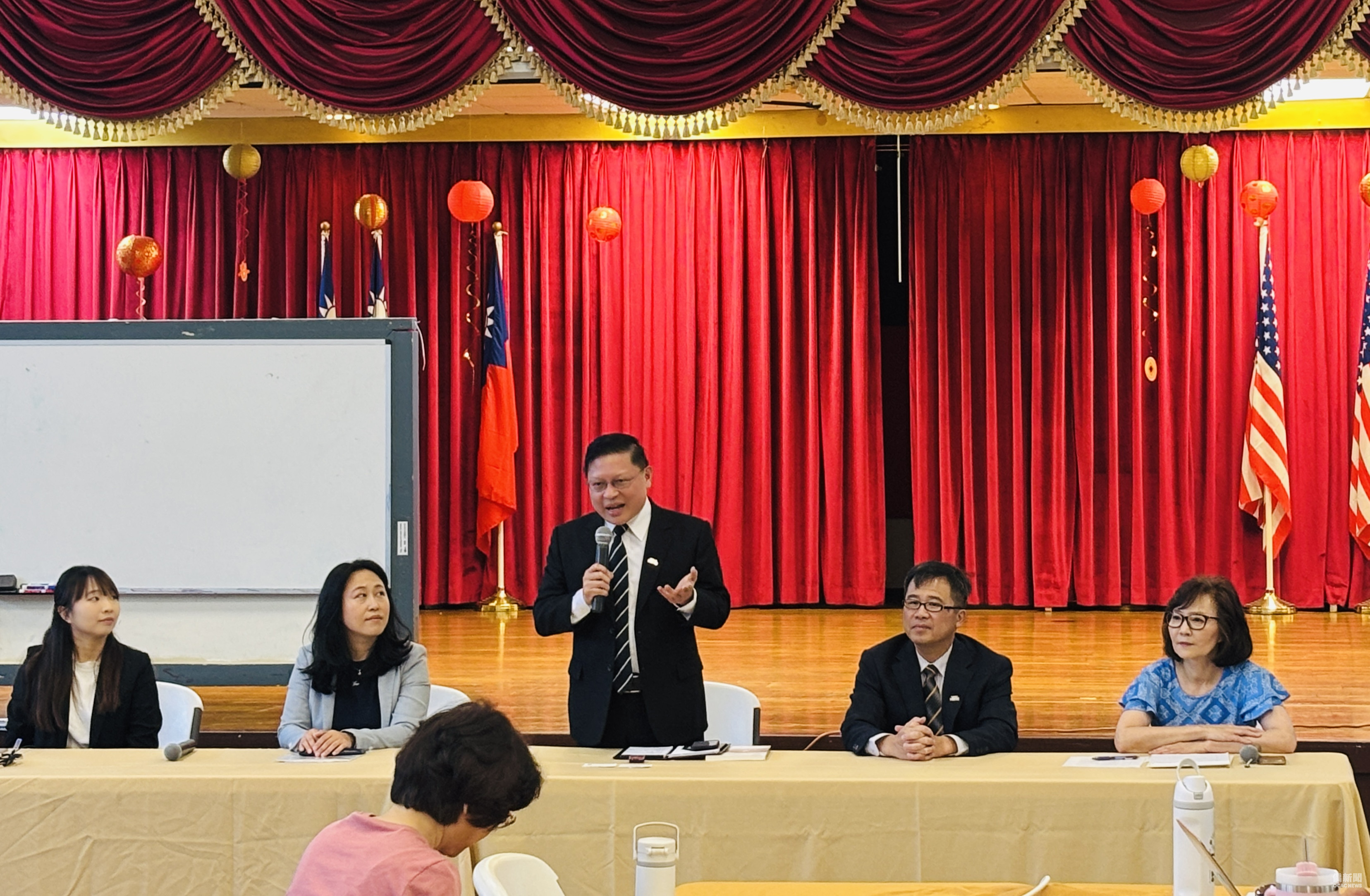 駐亞特蘭大辦事處處長林主恩（站立者）於開幕式致詞