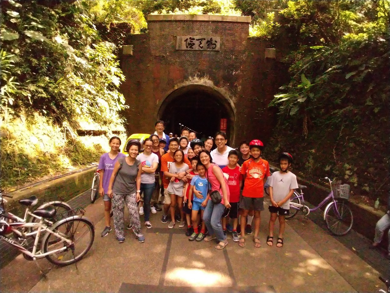 學員體驗台灣宜蘭著名的遂道自行車之旅