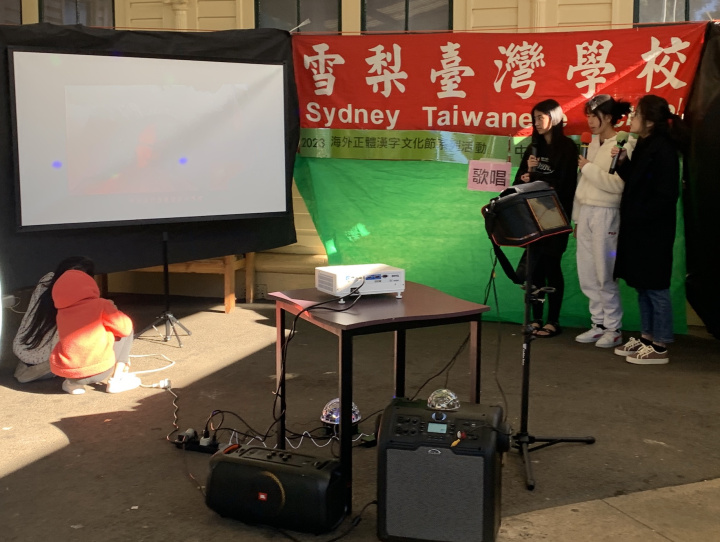 師生對唱增進情誼