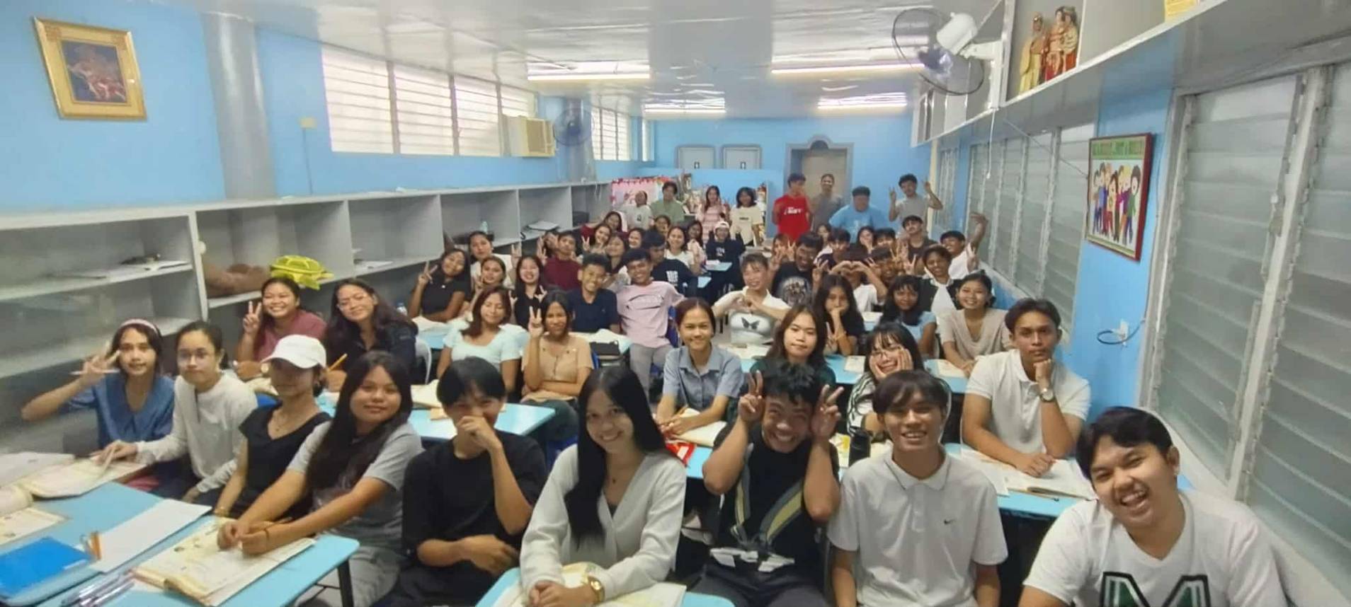 宿霧同心學校華語學習營第二期正式啟動，師生合影留念