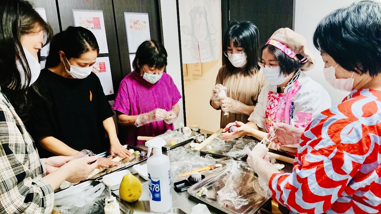 陳洳豔老師教大家做月餅