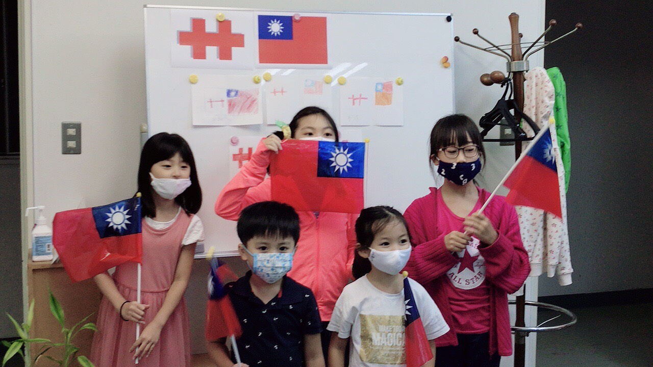 發給每位小朋友的伴手禮（小國旗）