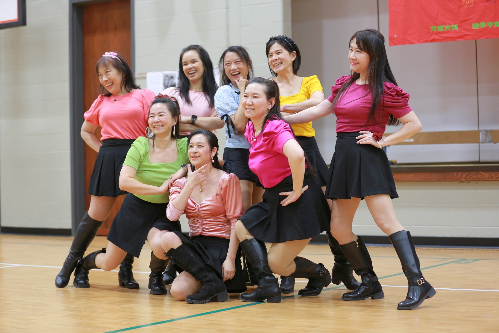 哥城中文學校家長與老師熱舞蔡依林的日不落