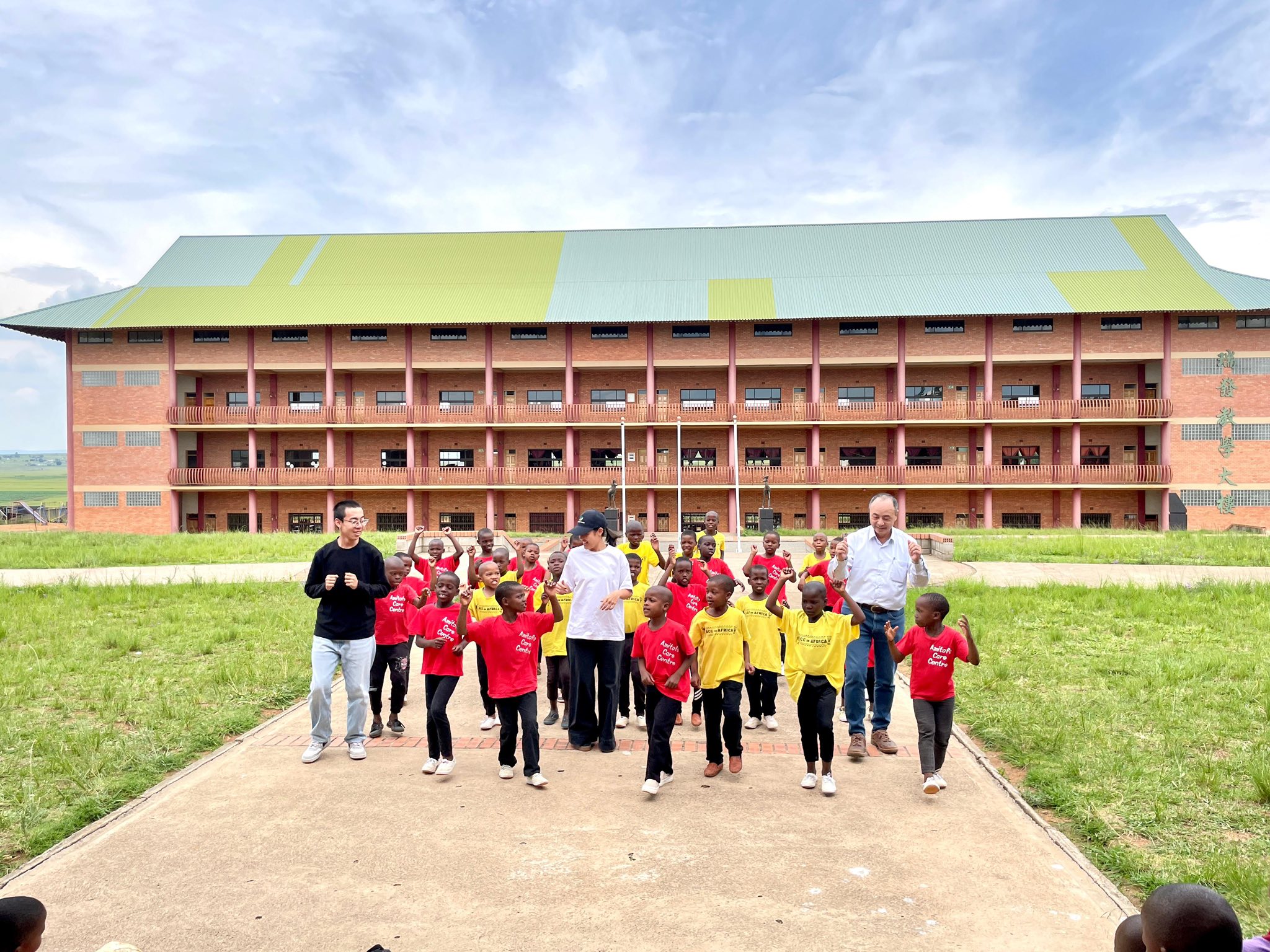 閉幕跳原住民族舞