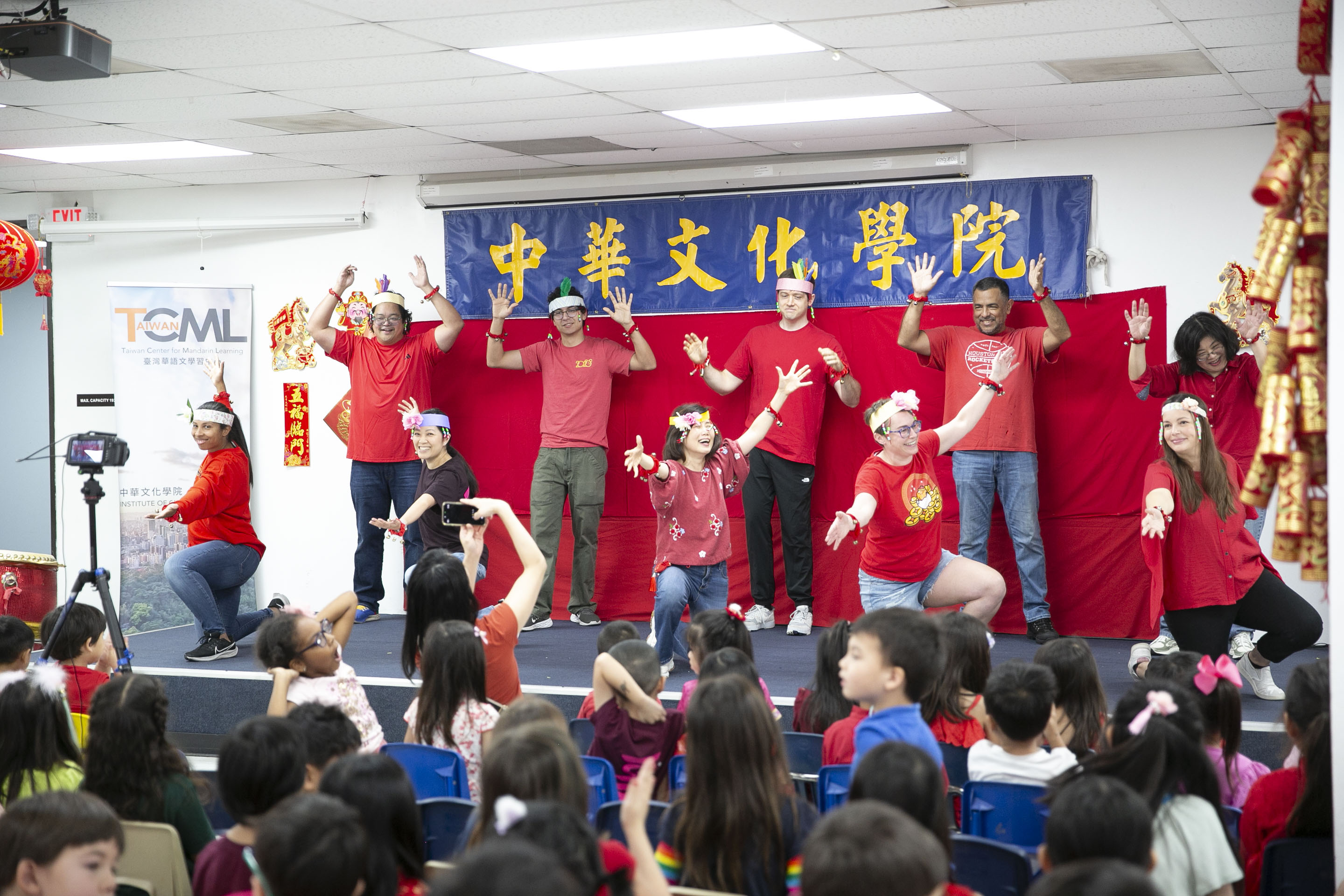 TCML學員表演高山青