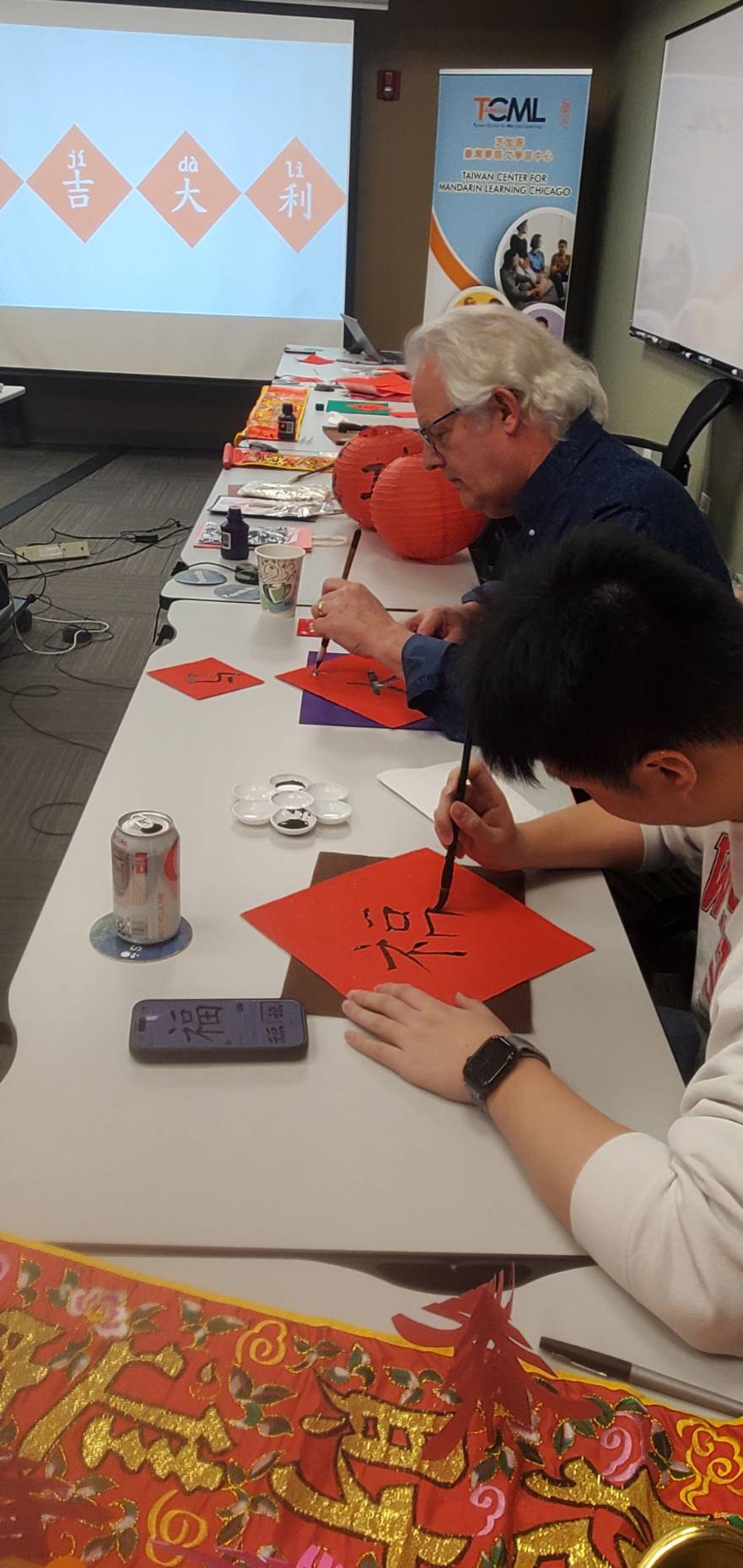 揮毫創作，品味書法韻味