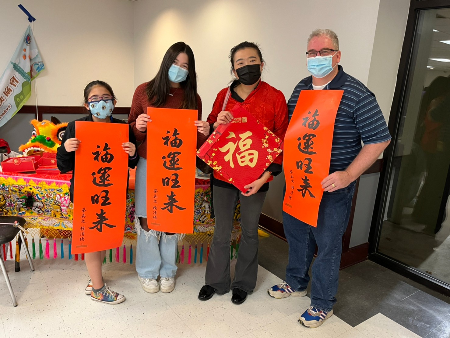 北維州實驗中文學校校長全家福