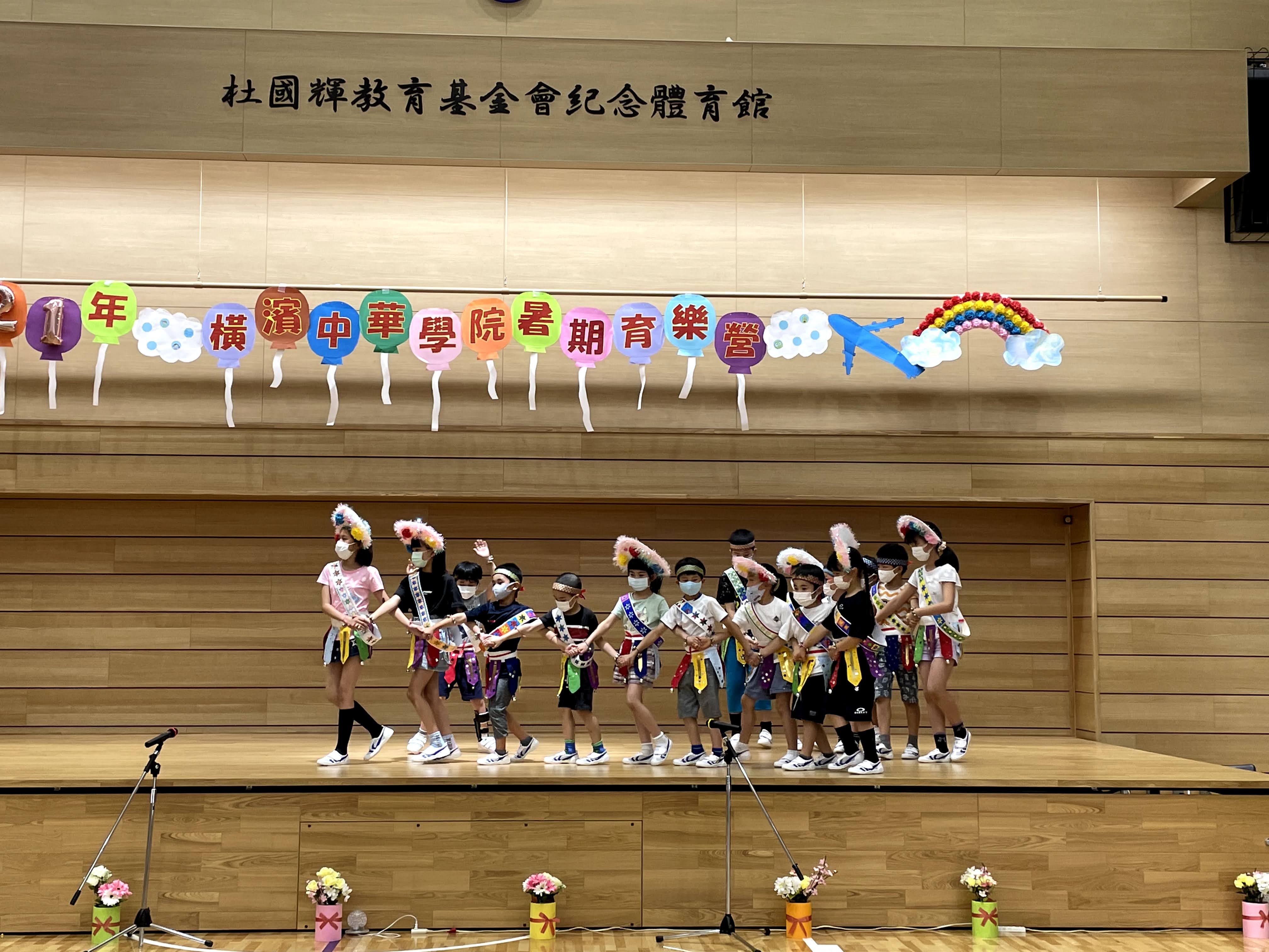 暑期育樂營山地舞發表會。