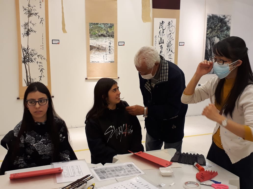 報社記者訪問民眾