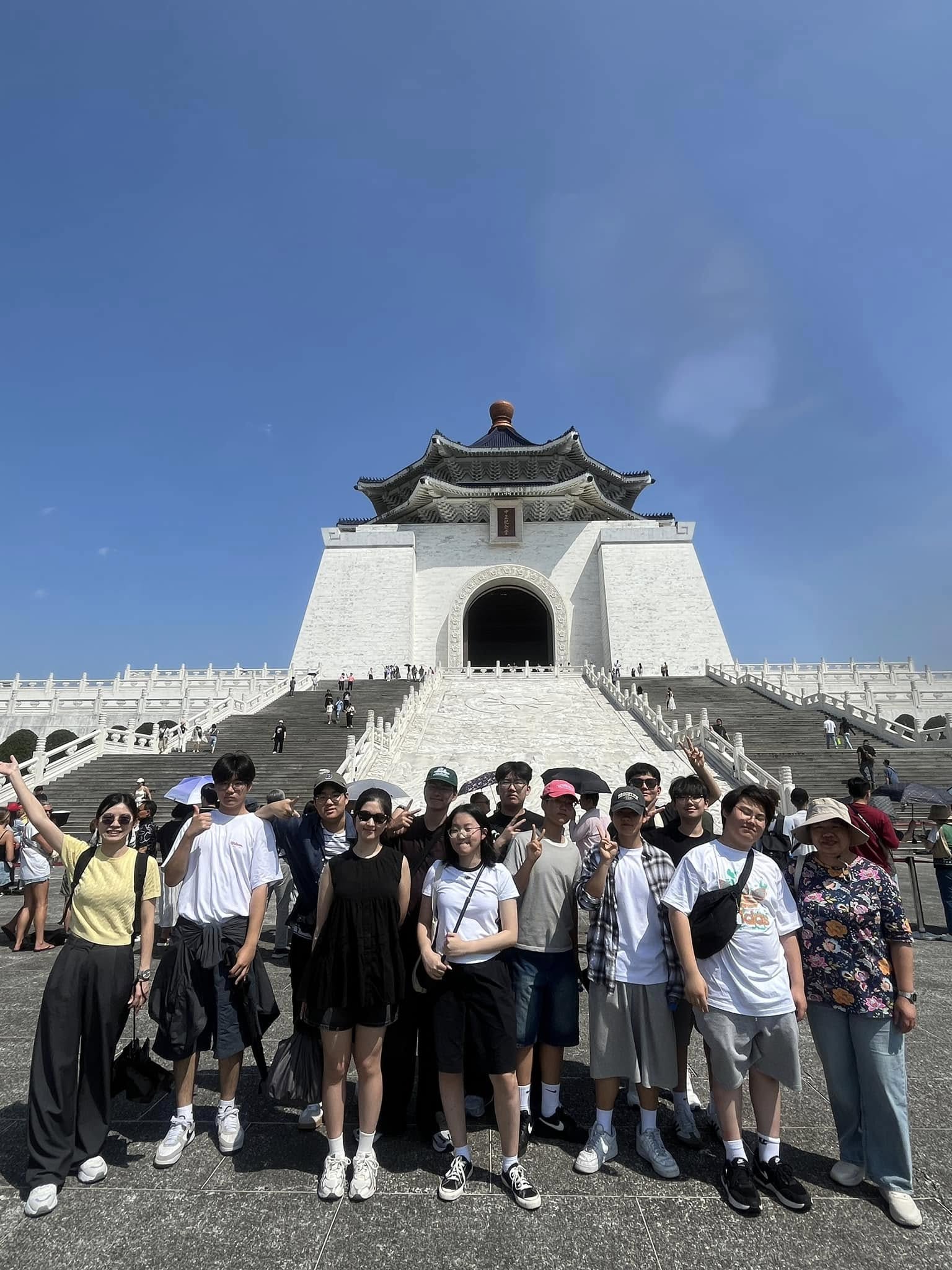 參訪中正紀念堂與自由廣場