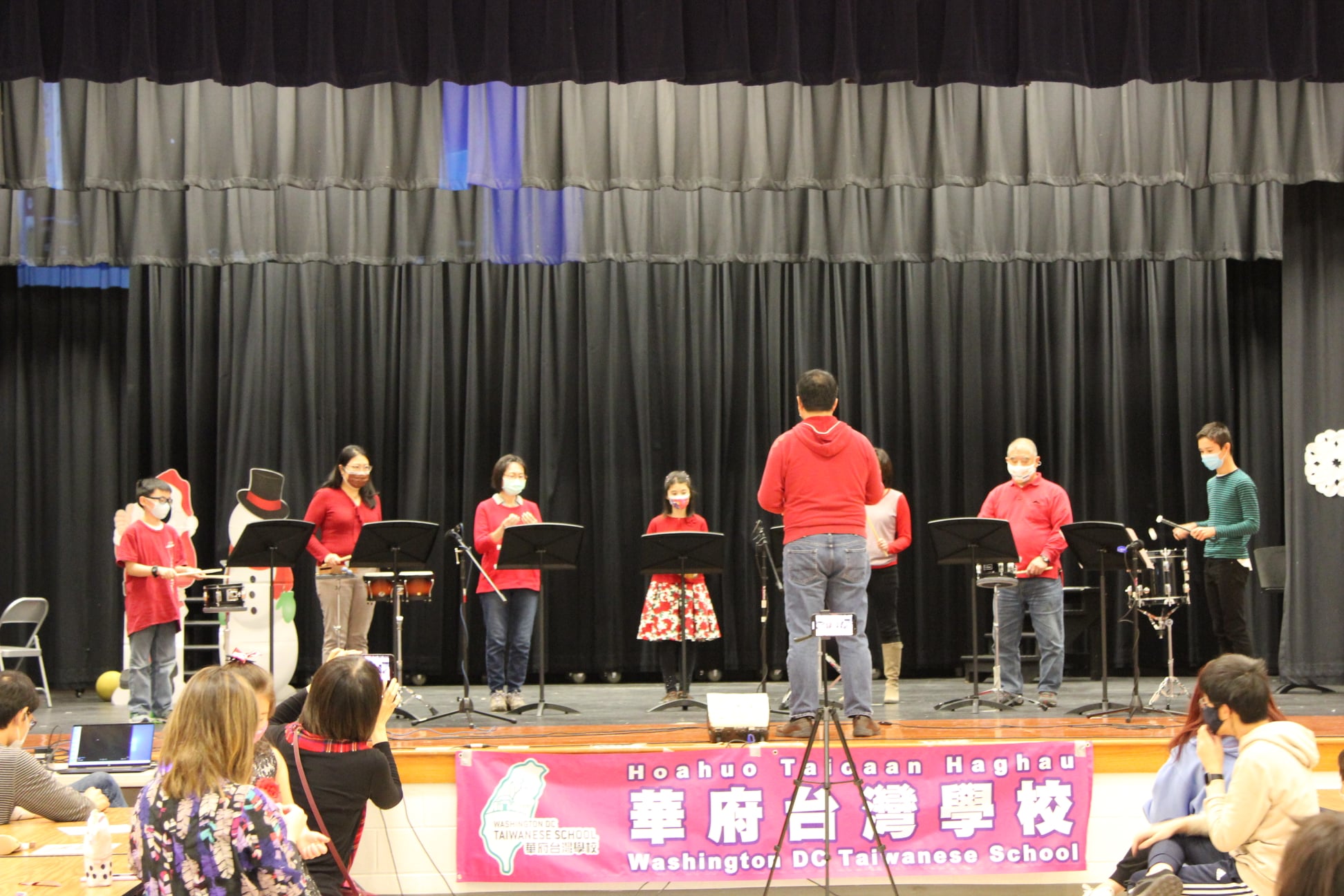 「臺灣學校打擊樂團」表演
