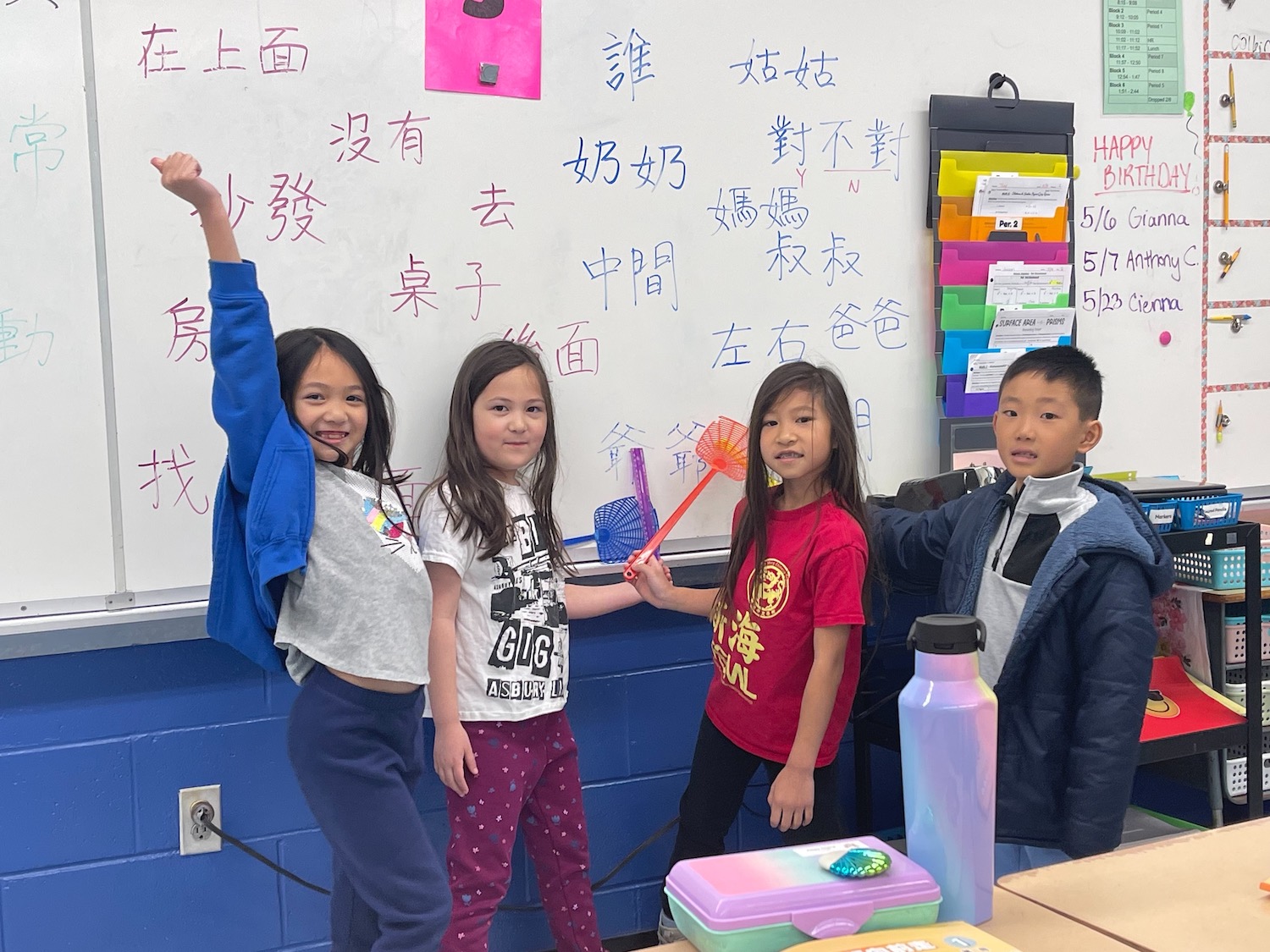 二年級發揮創意，用台式蒼蠅拍複習認字比賽