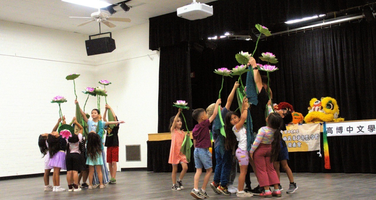 台灣民俗老師舞蹈課程在白老師的專業教學指導，短短的兩天，展現台灣舞蹈的優美，讚歎有加