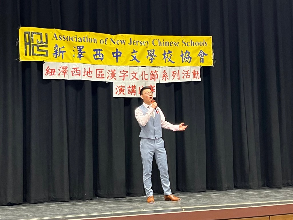 高年級第一名梁正強以「我的小白球」為題，述說自己學習乒乓球的經歷，羸得評審青睞。