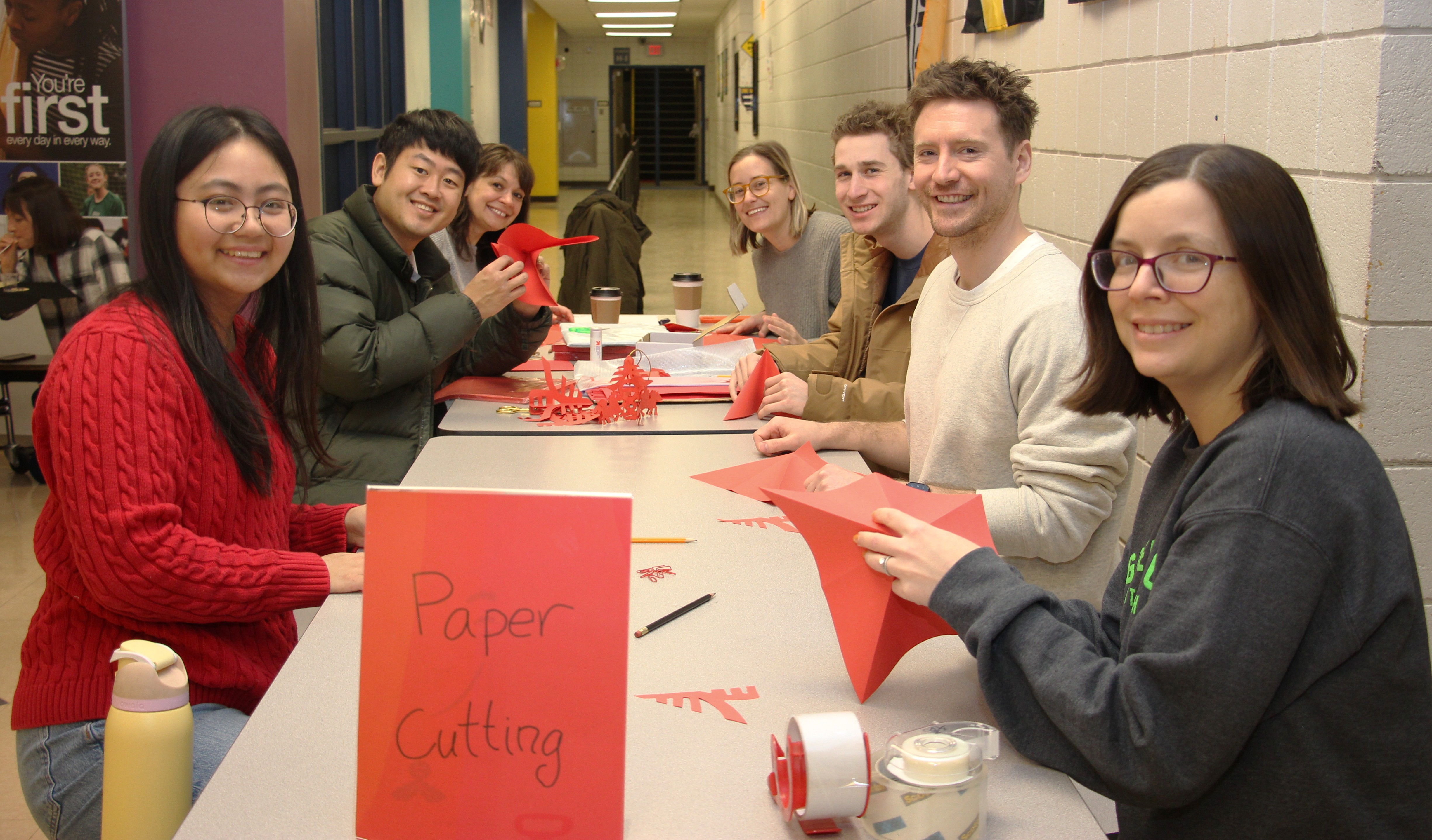 周韋辰老師的剪紙攤位