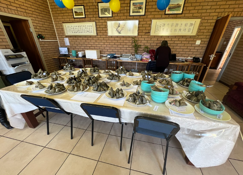 熱騰騰的粽子上桌囉！