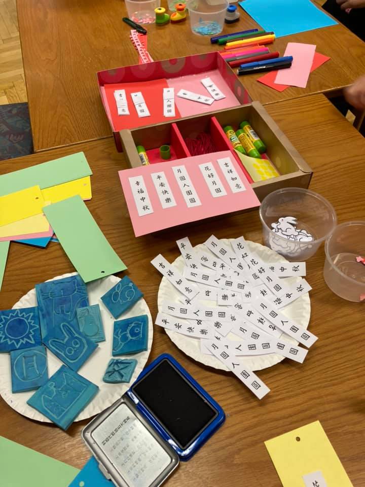 製作卡片前先來選要拓印的圖案及祈福的文句