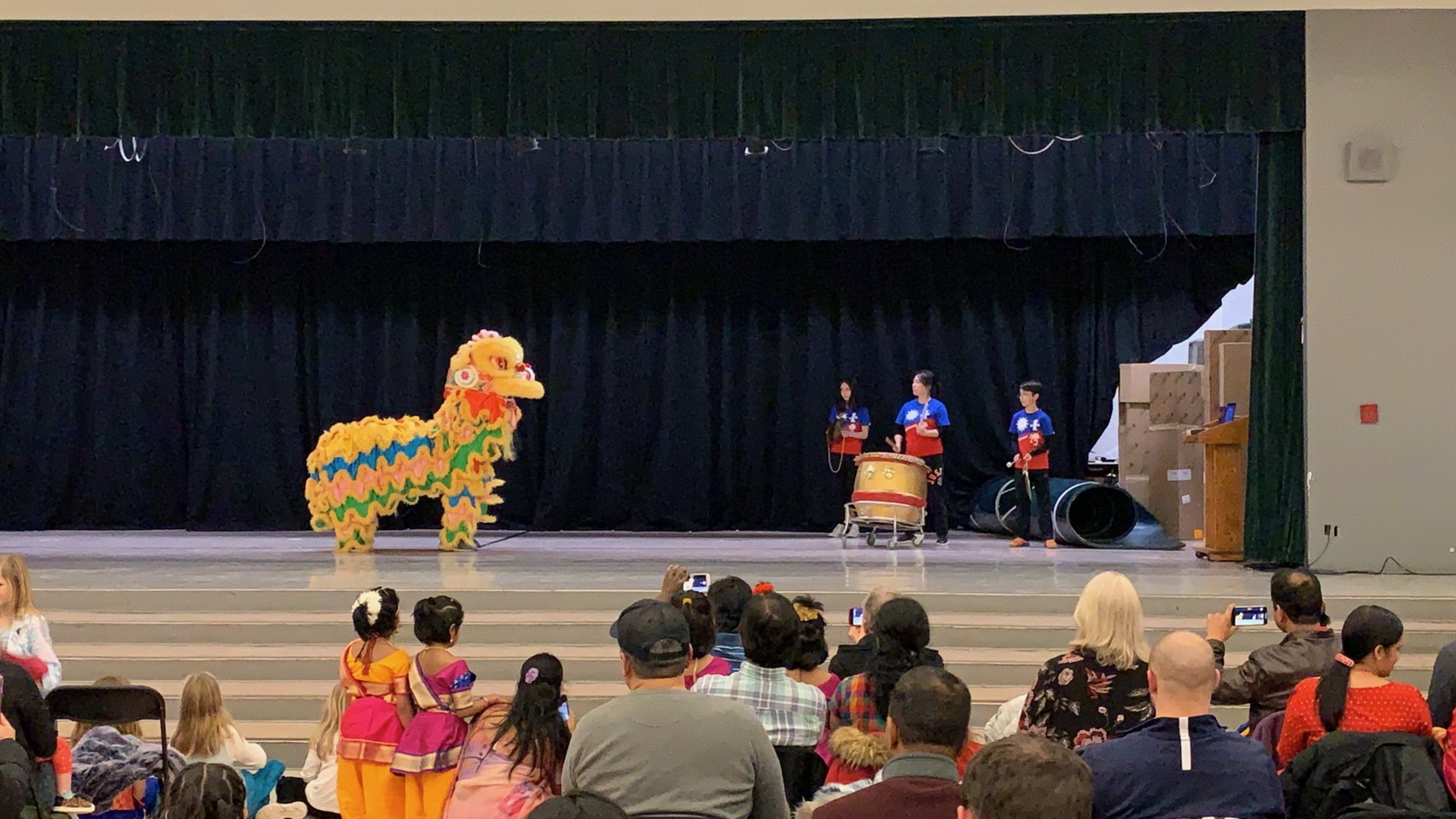 文化種子老師張齡文老師親自指導舞獅及帶領鼓隊專業演出，現場反應熱烈。