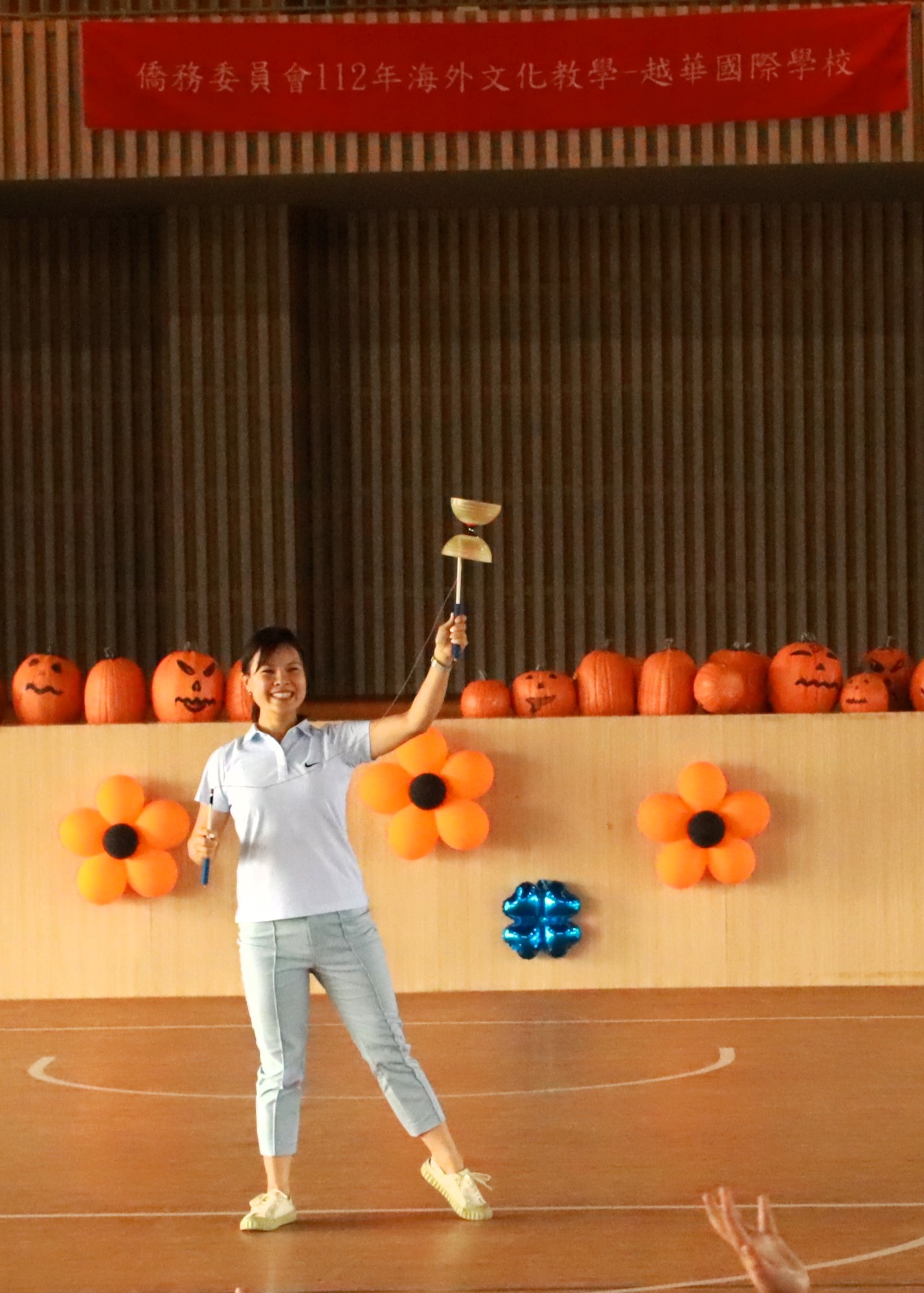 文化老師最後也來現一手，引領越華新一波學習扯鈴風潮！