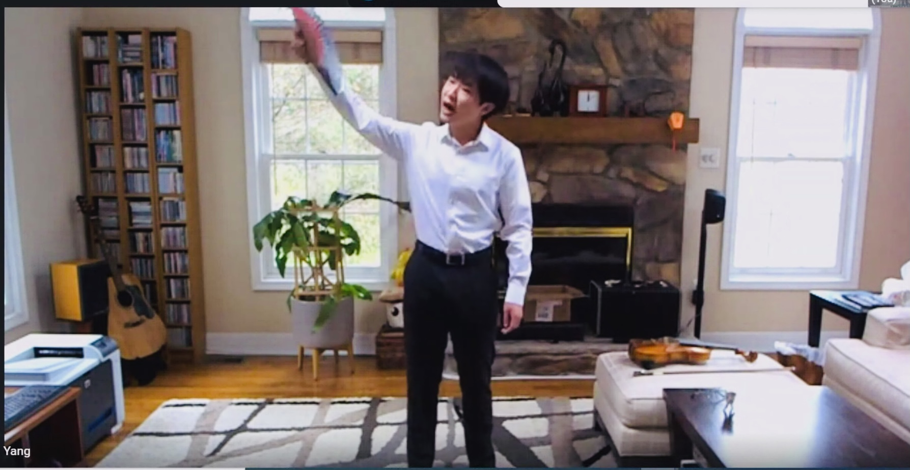 新澤西中校協會線上詩歌朗誦比賽，高年級組第一名普林斯頓中校楊宸，朗誦情感豐富，搭配手勢，並表演小提琴。