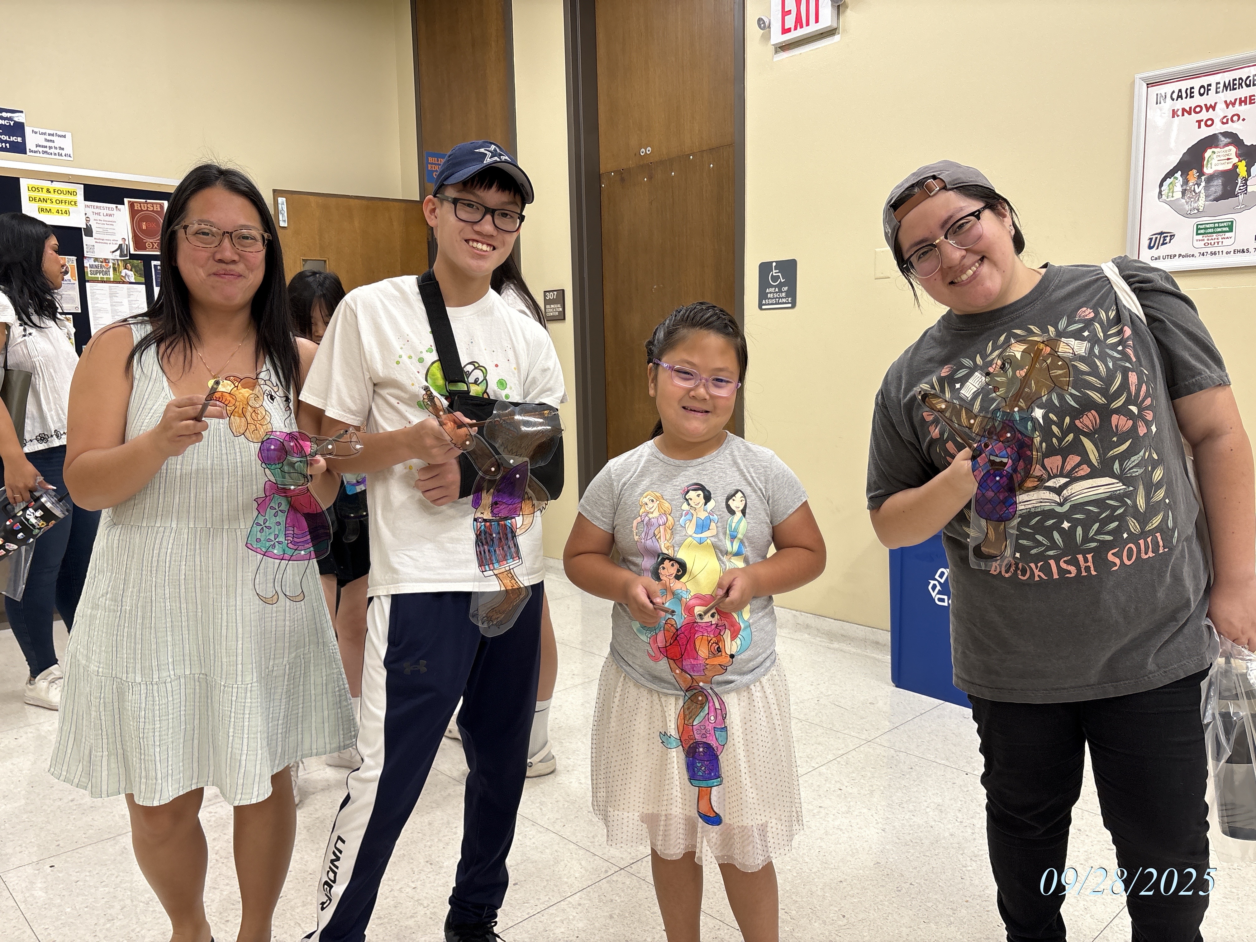 看我做的皮影戲偶-2