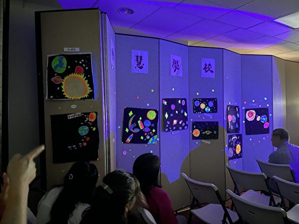 明慧夏令營展示學生文藝作品