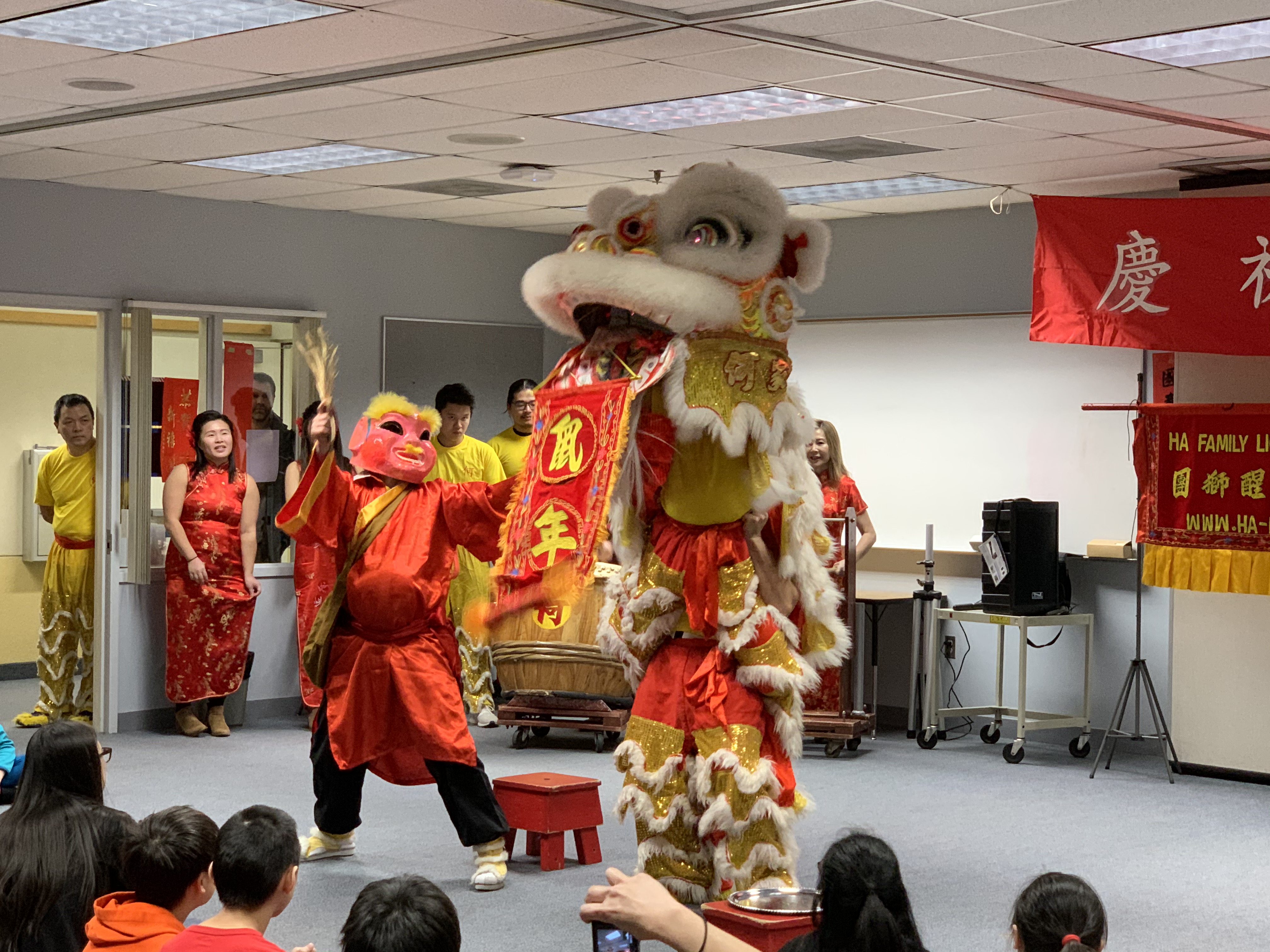 精采的舞獅表演