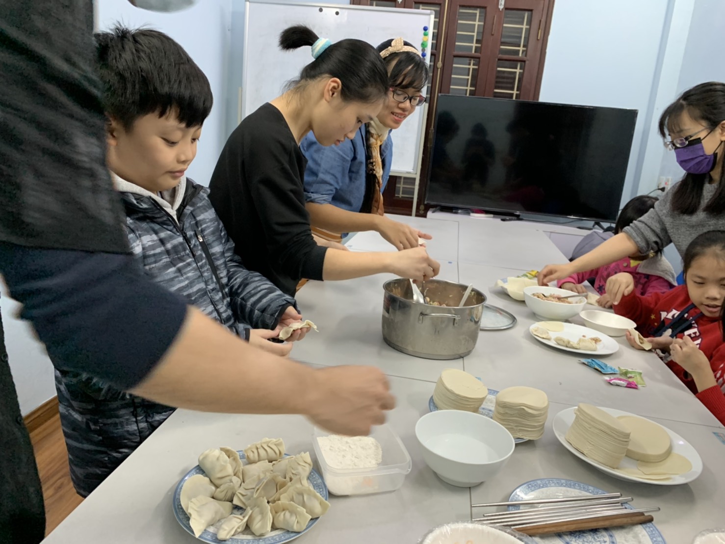 越南河內非凡教育中心   文化體驗活動：包水餃3