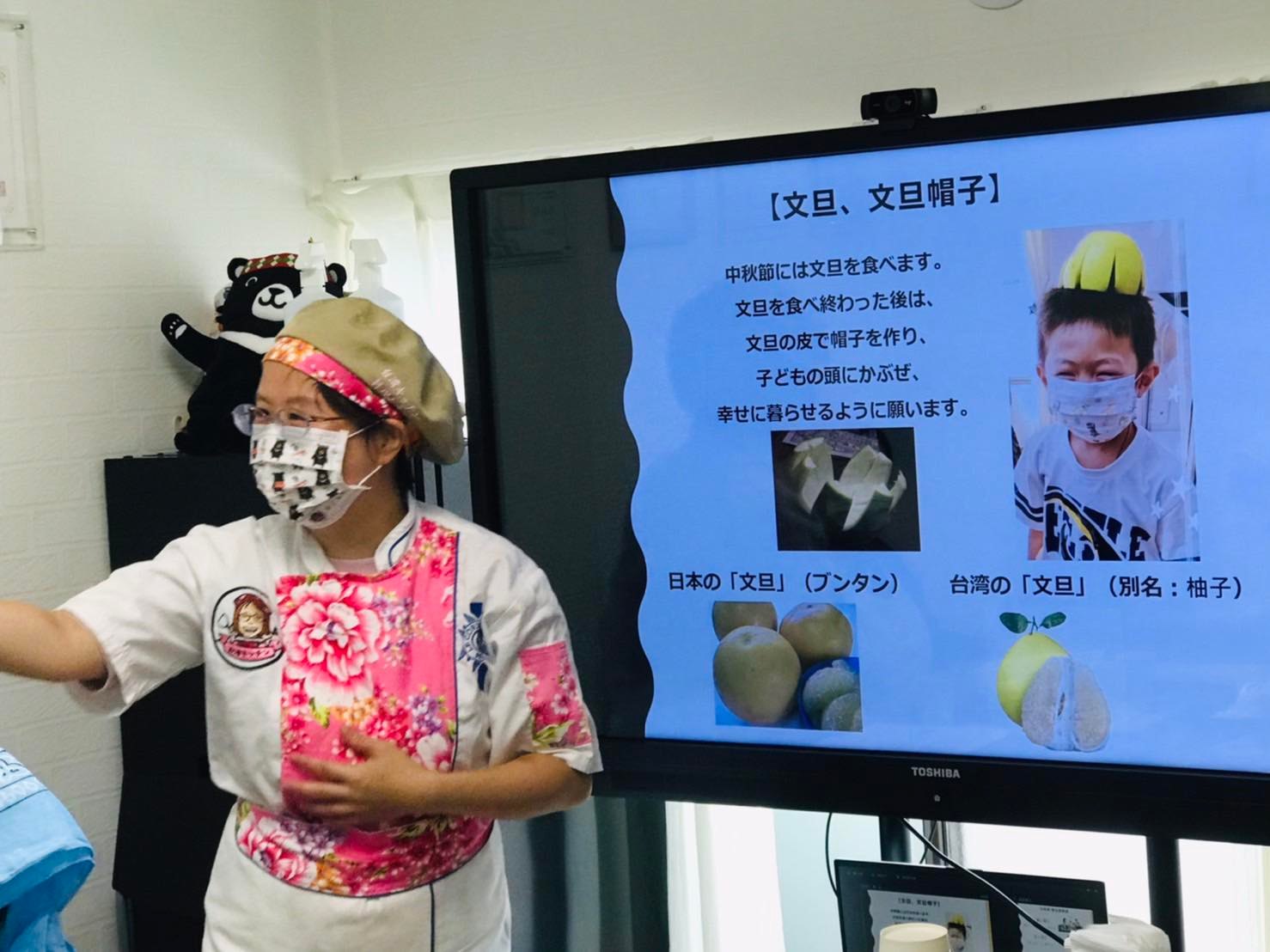 陳洳豔老師跟大家分享臺灣獨特的中秋文旦文化