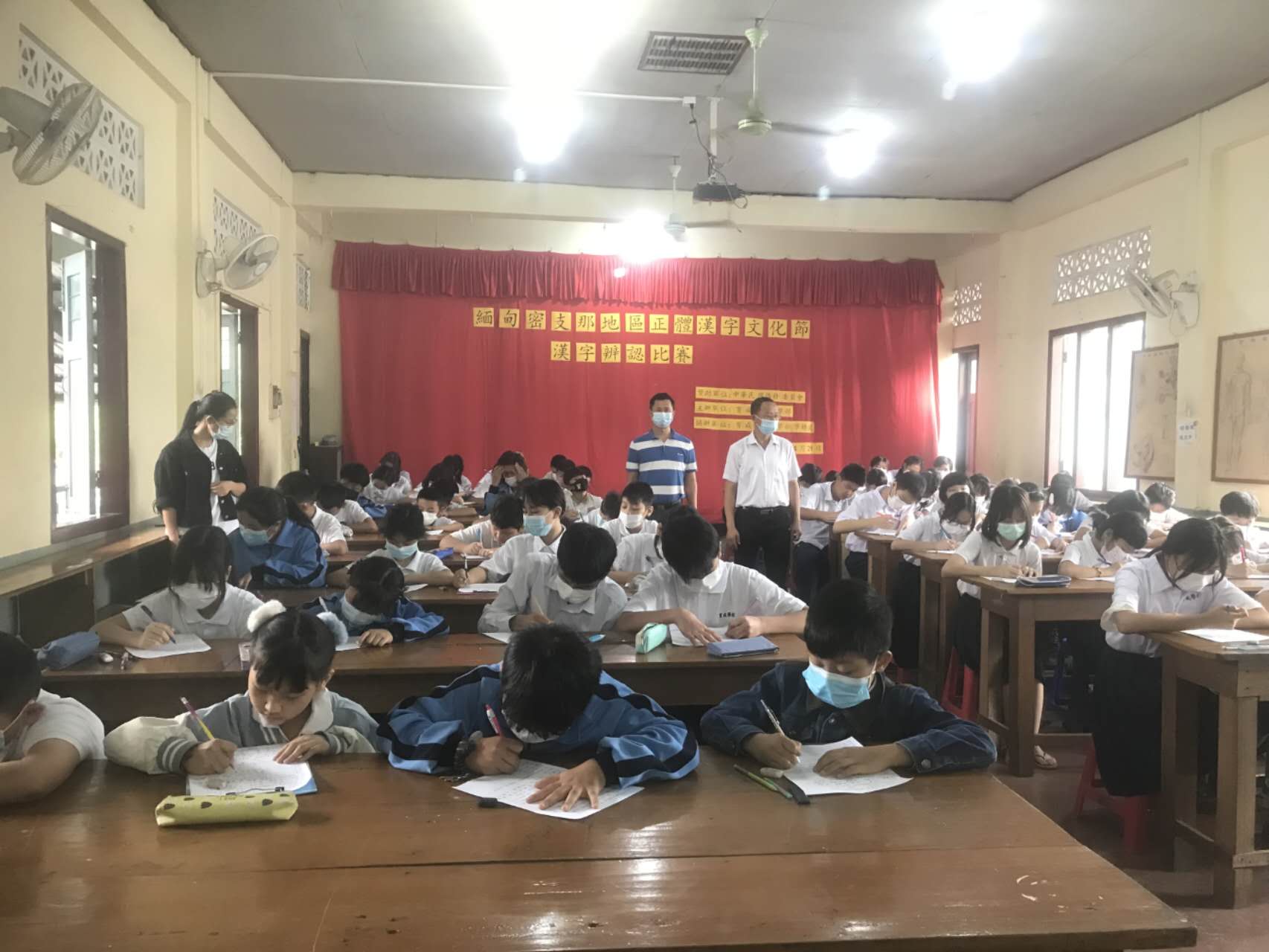 校長、副校長、主任，參賽學生家長到場觀賽