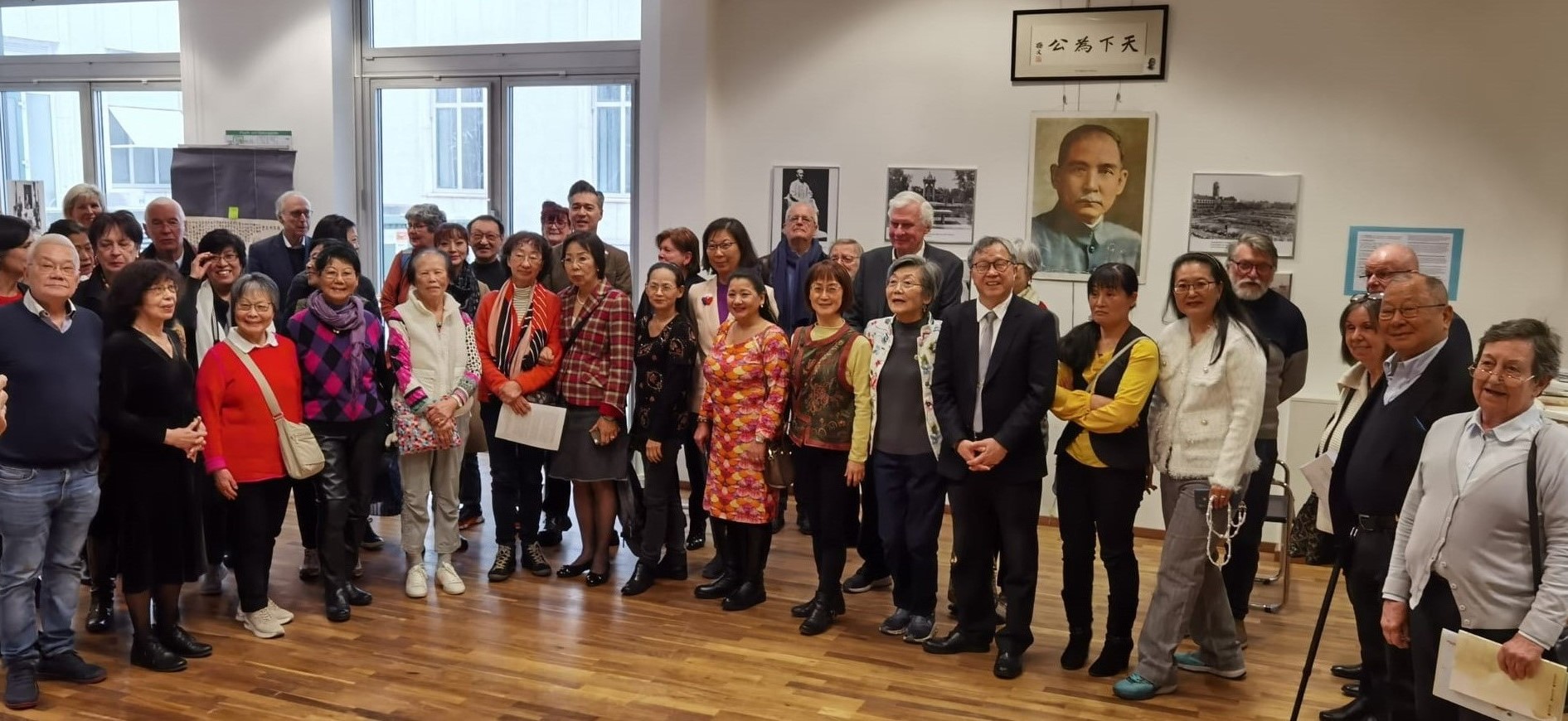 柏林僑社舉辦紀念國父孫中山先生逝世百年圖片展3