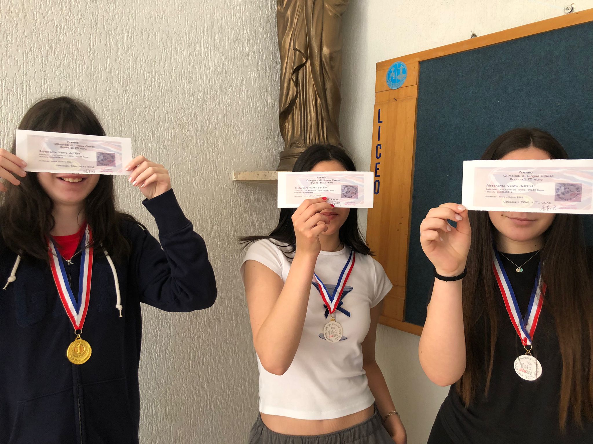 前三名的學生獲得獎牌和中餐館折價券