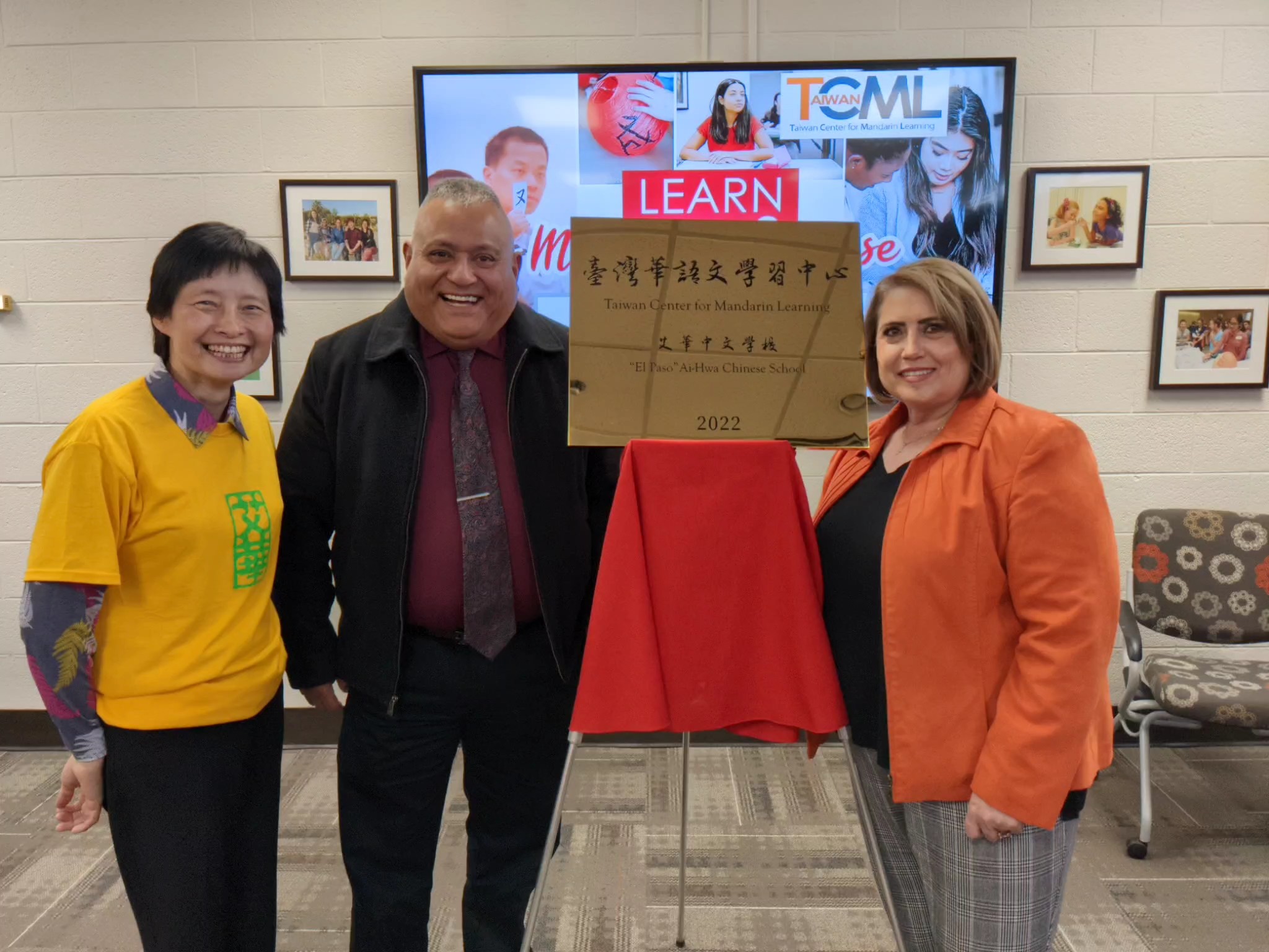 德州大學艾城分校社區教育推廣部 Professional & Public Programs, UTEP Interim Department Director: Hector “Gonzo” Gonzales 	Program Manager: Socorro Herrera