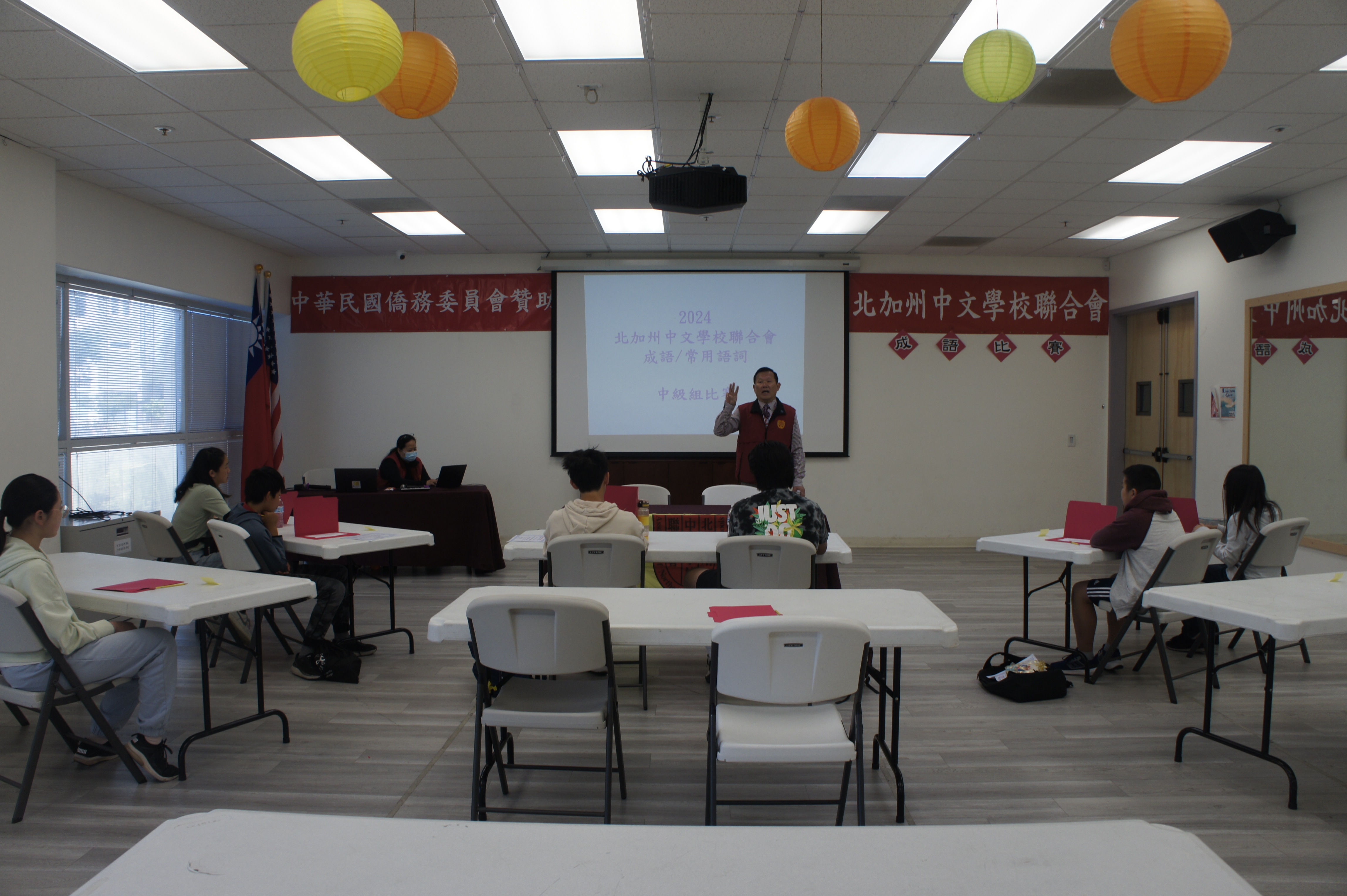 「成語比賽」召集人寇惠風前會長說明注意事項