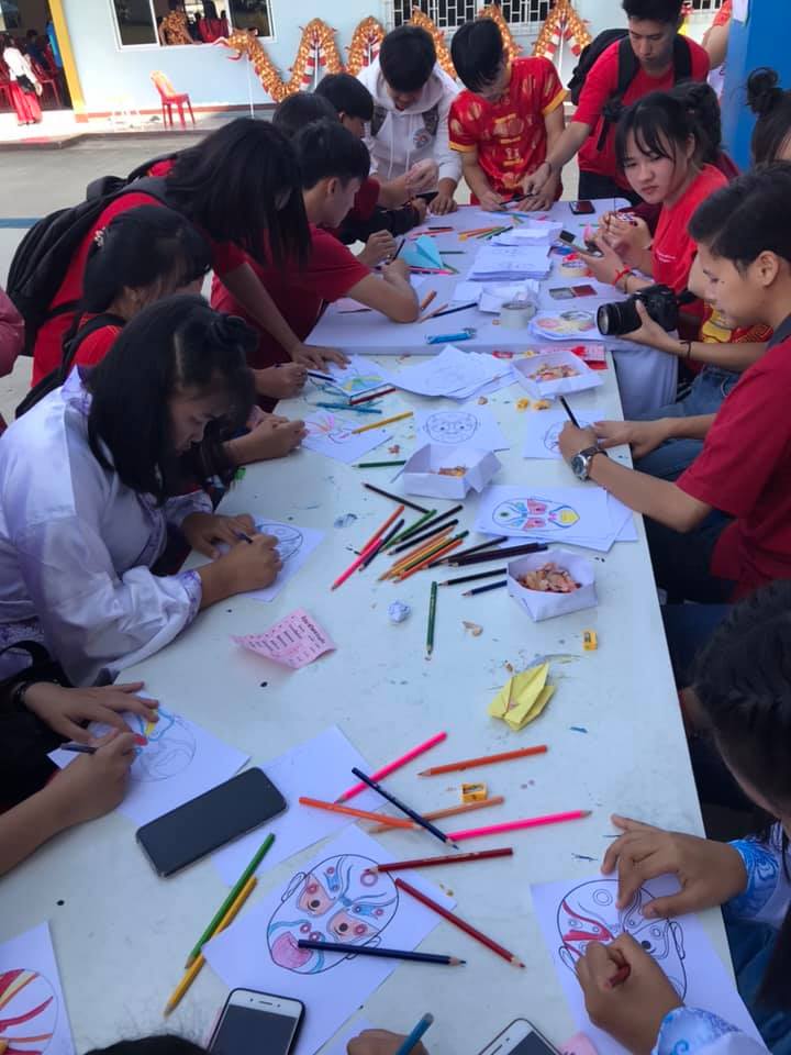 小學初中學生體驗京刻臉譜彩繪