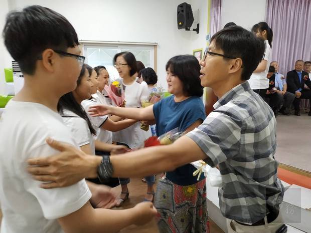 韓國永登浦華僑小學畢典 搭橋學員同慶6