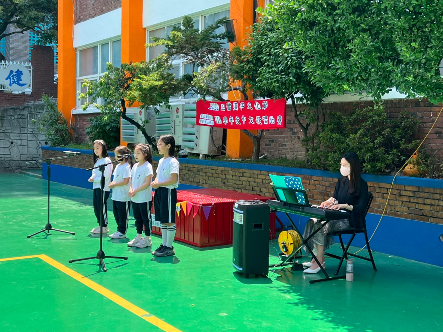 由音樂老師現場為參賽者伴奏