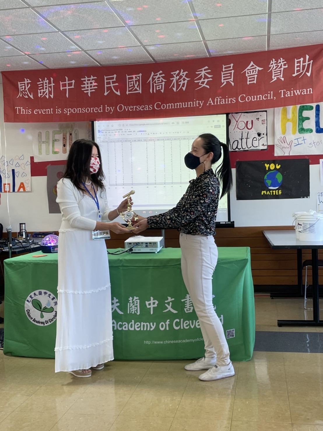 成人組冠軍賀靜馨副校長