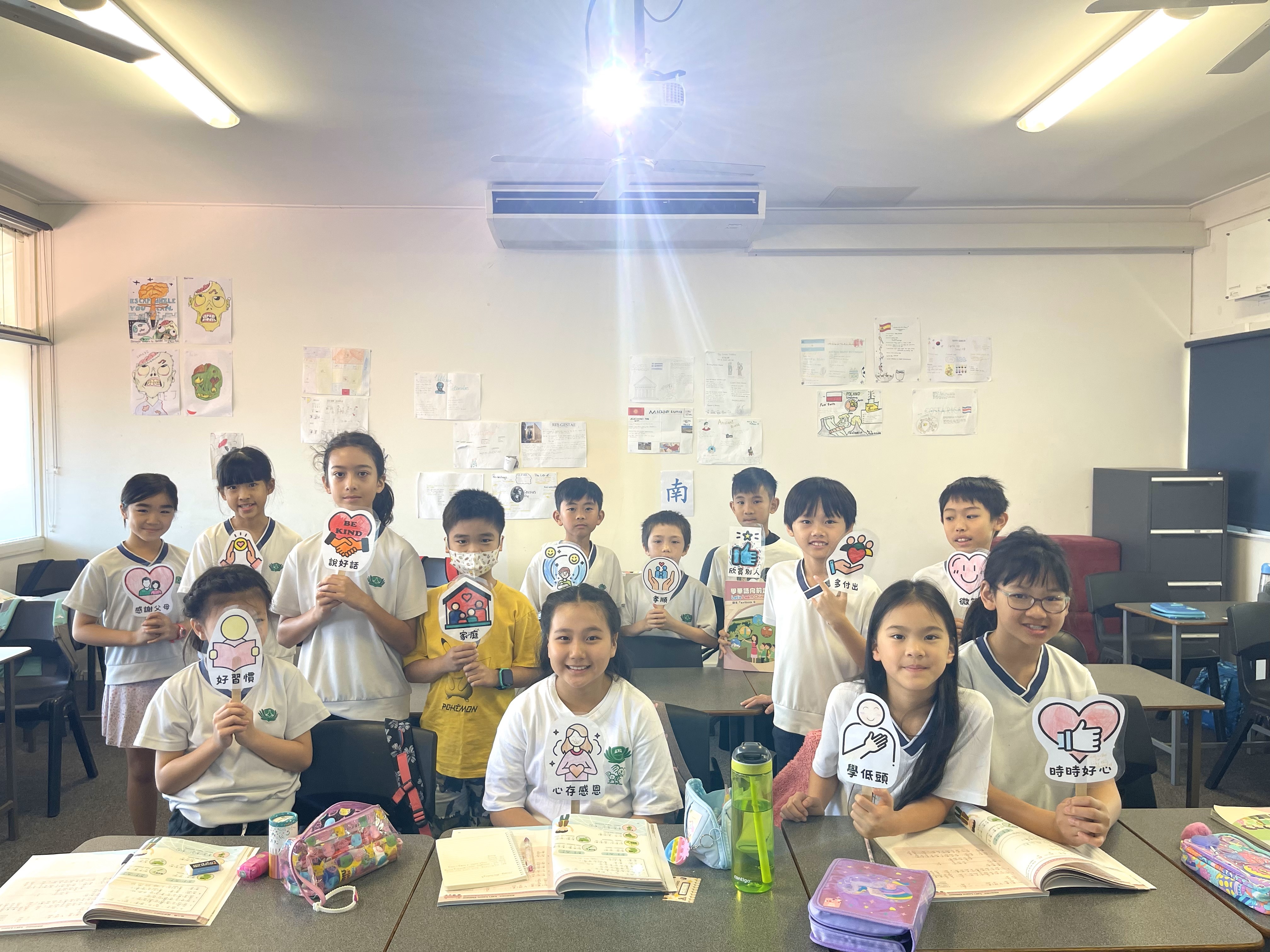 學生們還製作道具