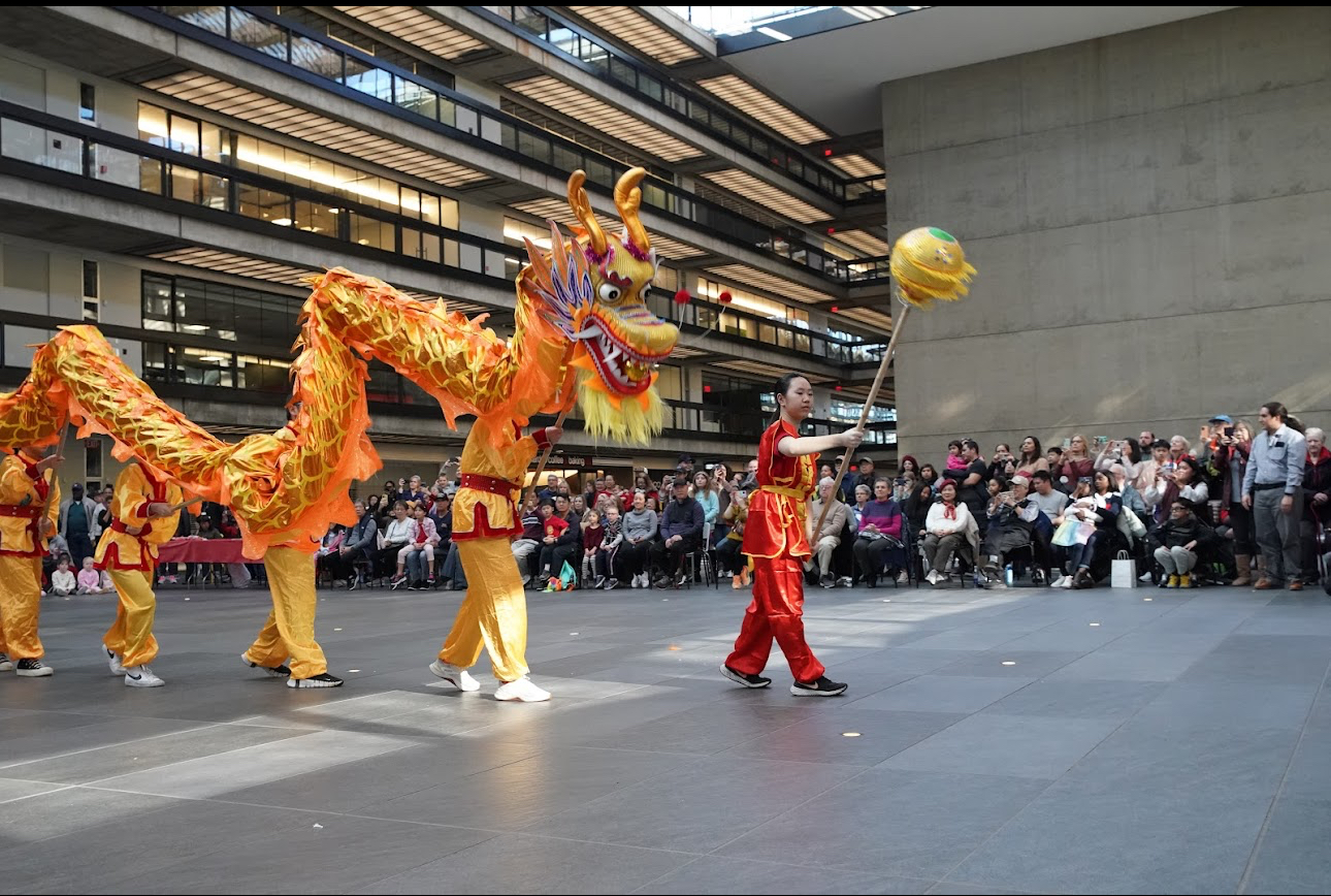 新海舞龍隊翻江倒海，熱鬧 迎新春 (蘇偉溢提供)