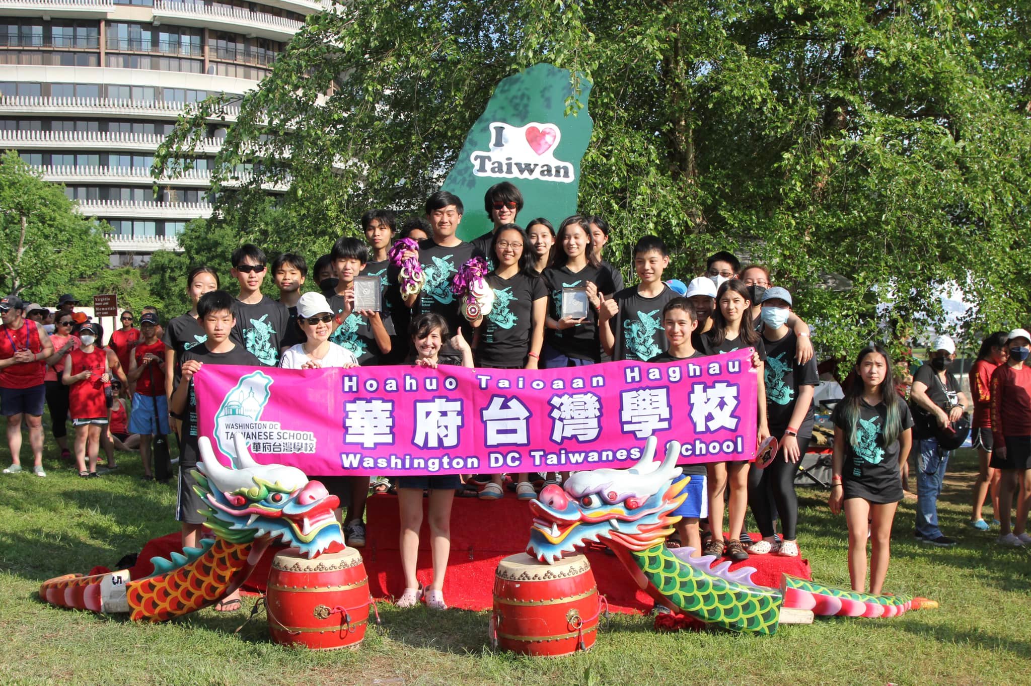 臺灣學校學生們組成的臺灣隊 WDCTS Belugas奪下兩面青年組 金牌